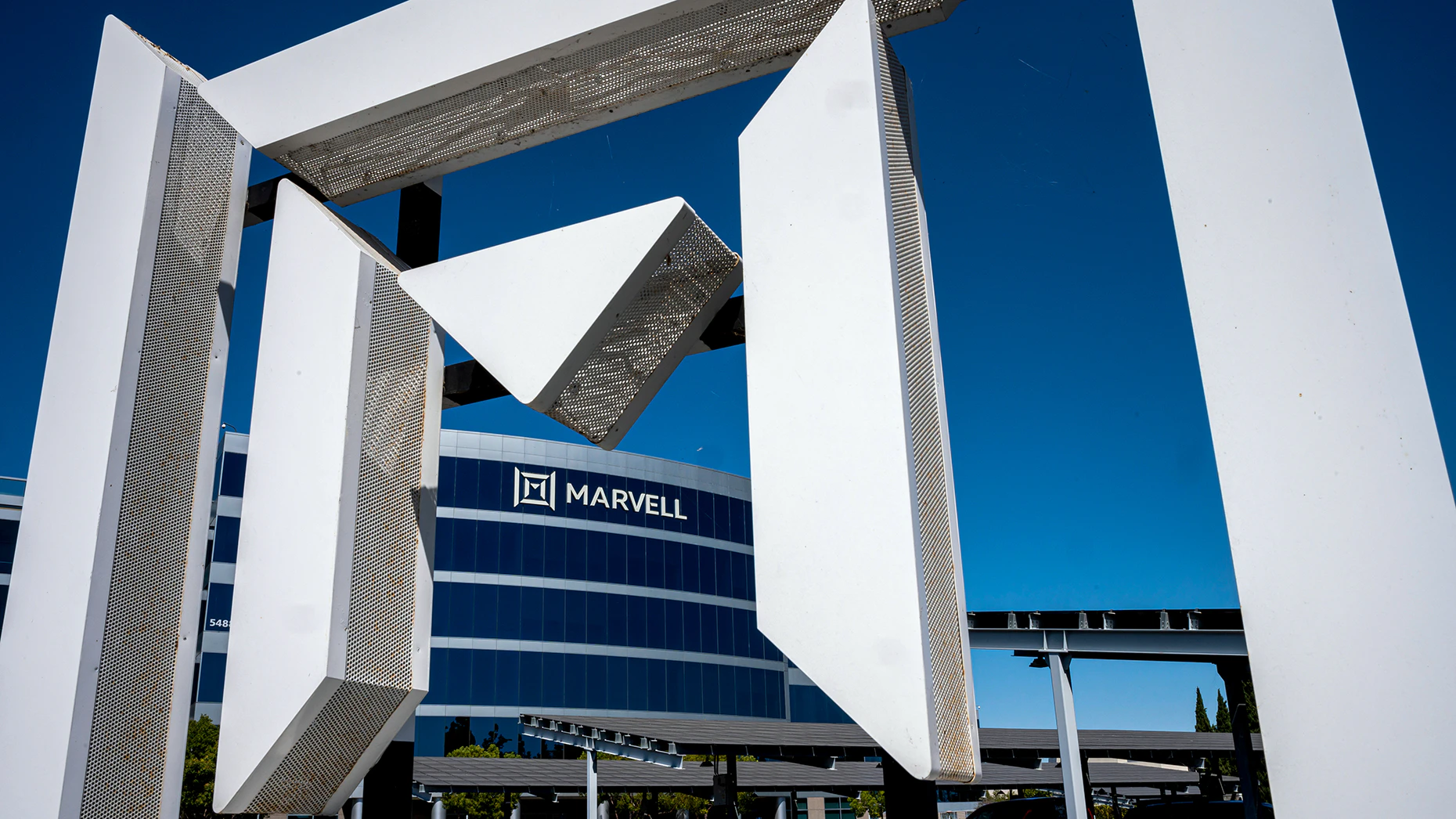 Sources: Google is in talks with Marvell Technology to develop a memory processing unit that works alongside TPUs, and a new TPU for running AI models (Qianer Liu/The Information)