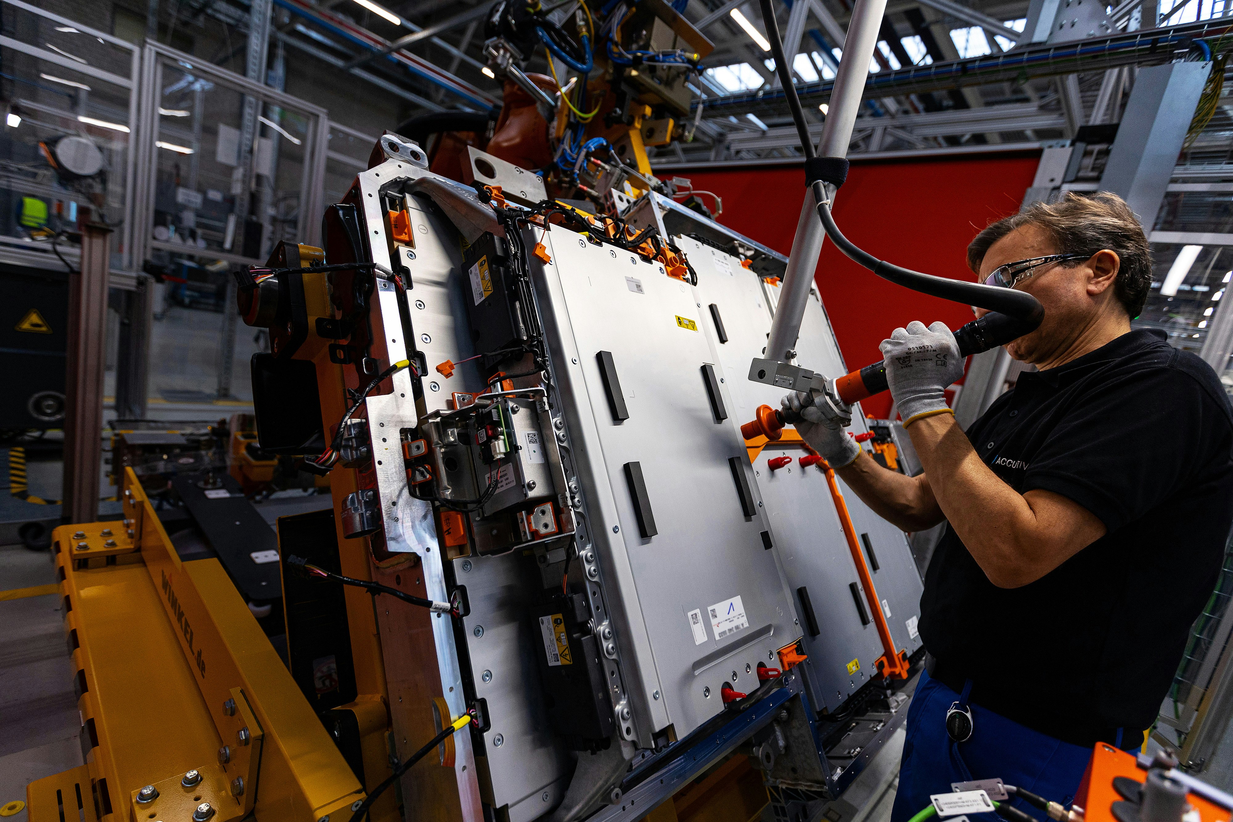 Mercedes will offer silicon anodes from Sila Nanotechnologies in its ultraluxury G-Class SUVs in 2025. Silicon Photo: Krisztian Bocsi/Bloomberg/Getty Images