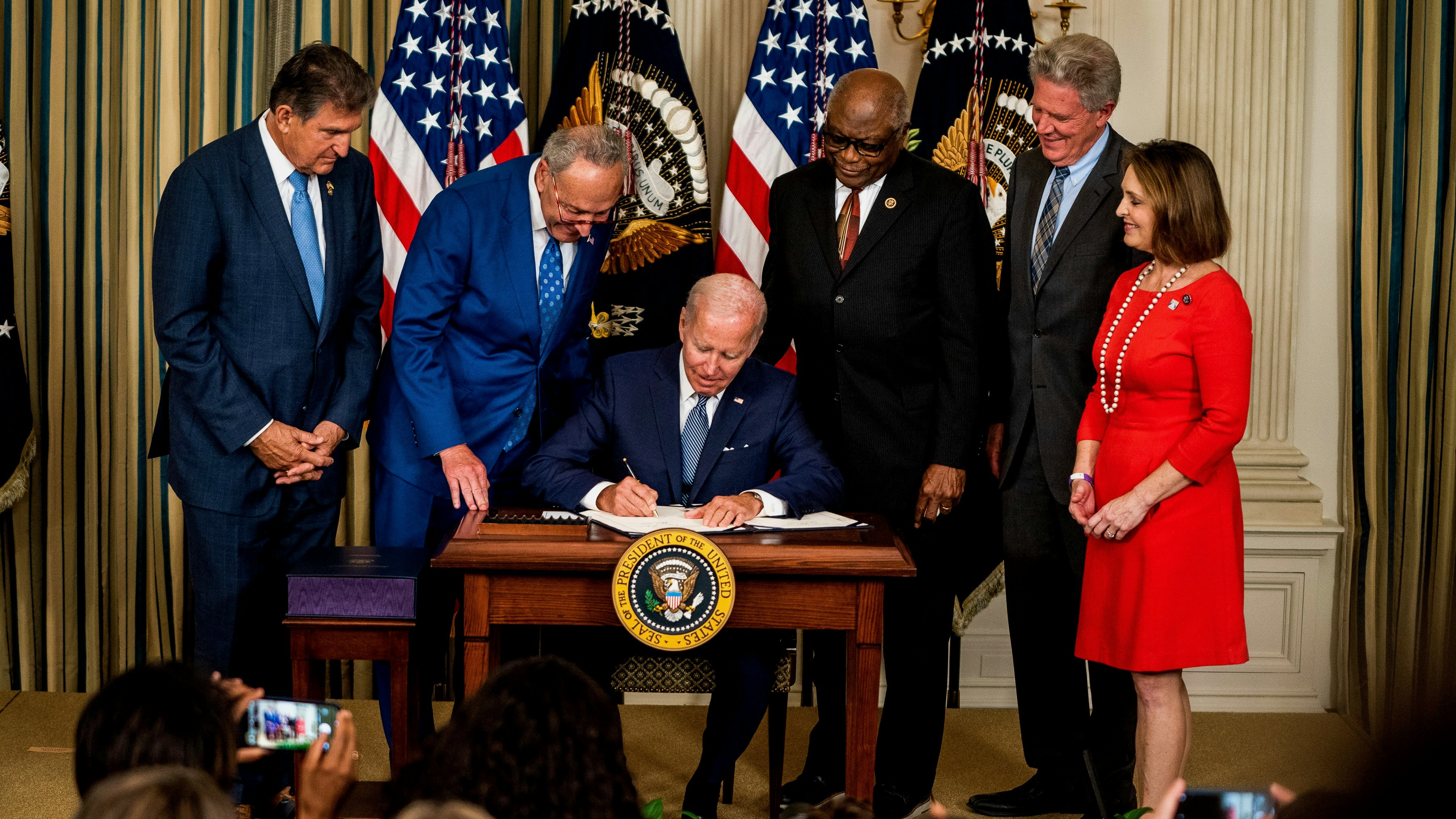 Biden signs the Inflation Reduction Act, reversing decades of policy and putting the U.S. in the game of state-led industrial development. Photo: Demetrius Freeman/The Washington Post/Getty 