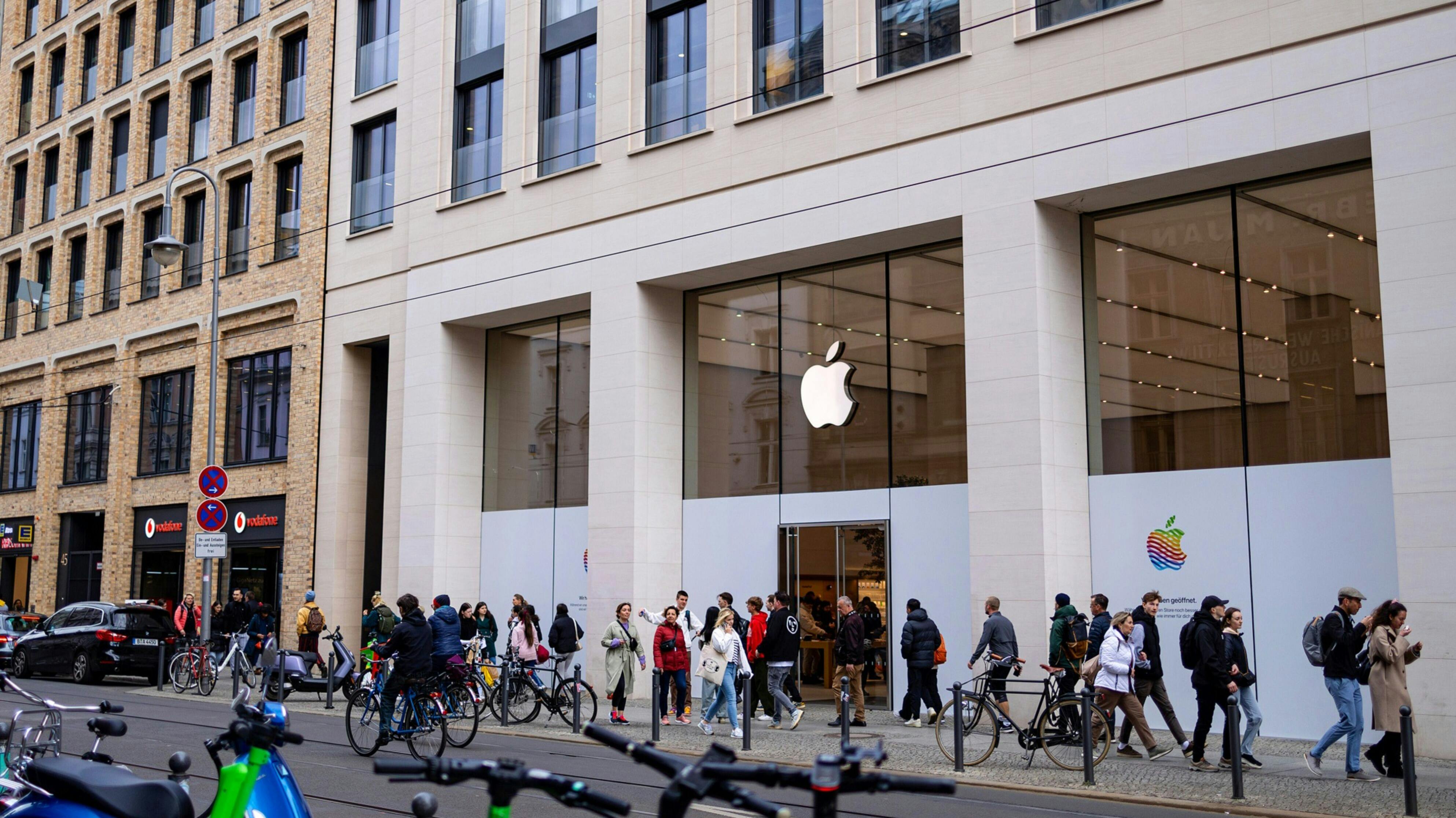  Apple Isn’t Growing, but That’s OK (for Now)