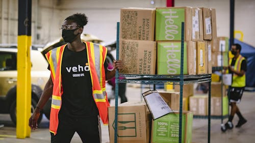 Workers at a Veho facility in Atlanta in 2021. Photo by Bloomberg.