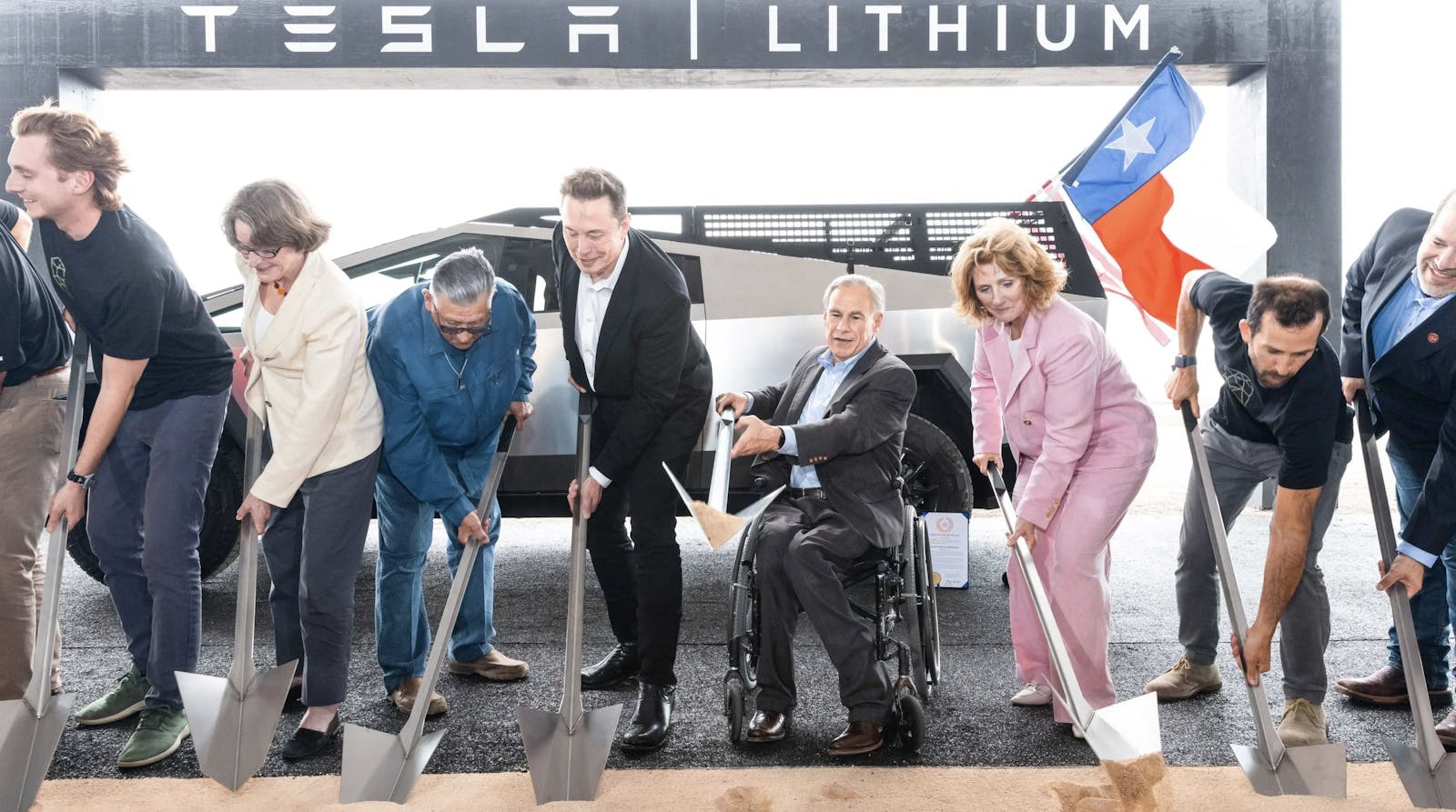 Tesla CEO Elon Musk, fourth from left, and Texas Gov. Greg Abbott, fifth from left. Photo: Courtesy Office of Gov. Greg Abbott. 