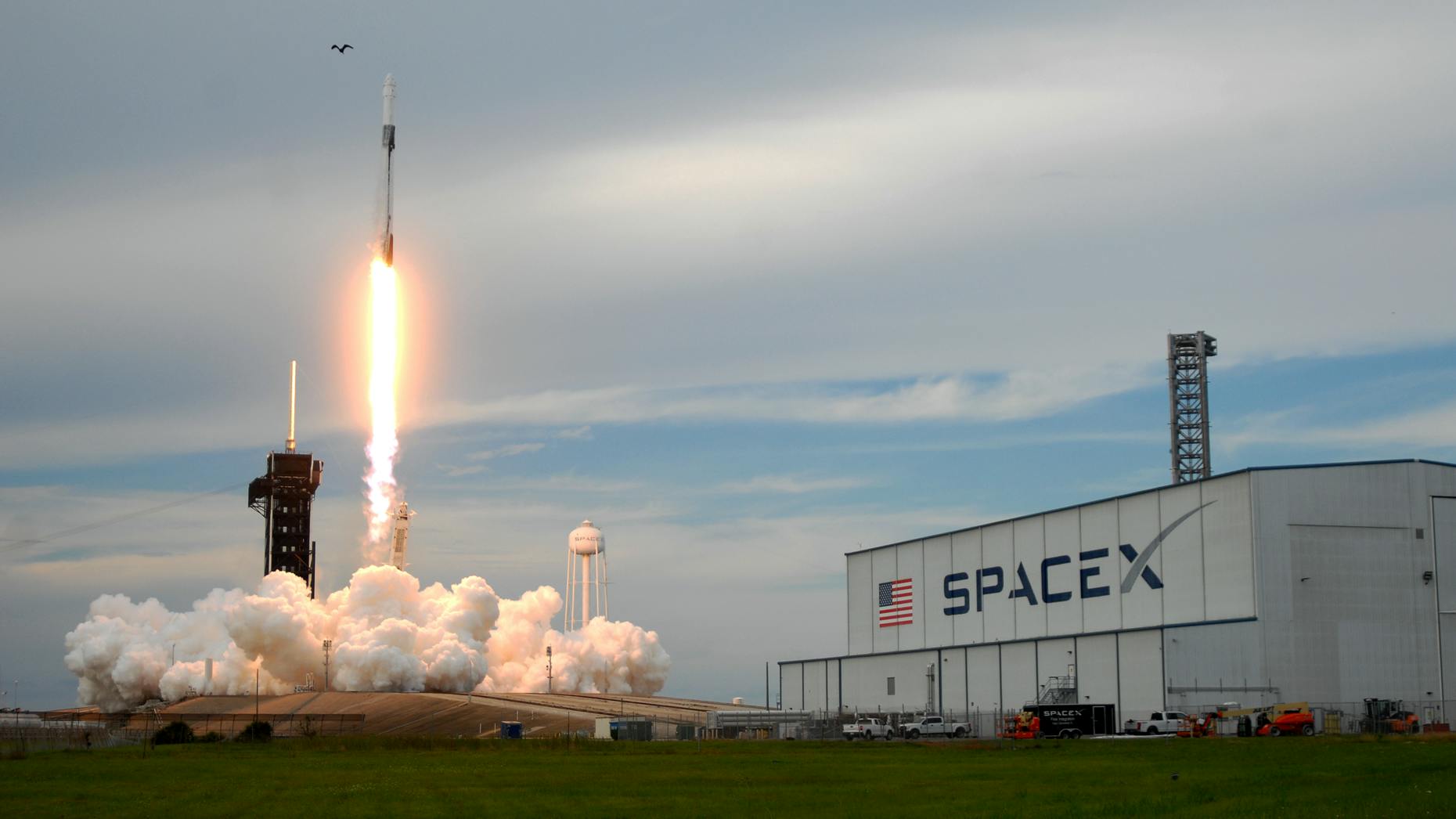 SpaceX Forecasts Doubling of Revenue to $8 Billion