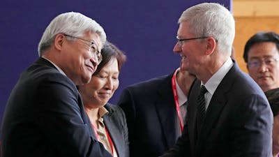 TSMC CEO C.C. Wei, left, and Apple CEO Tim Cook in Arizona in December. Photo by AP