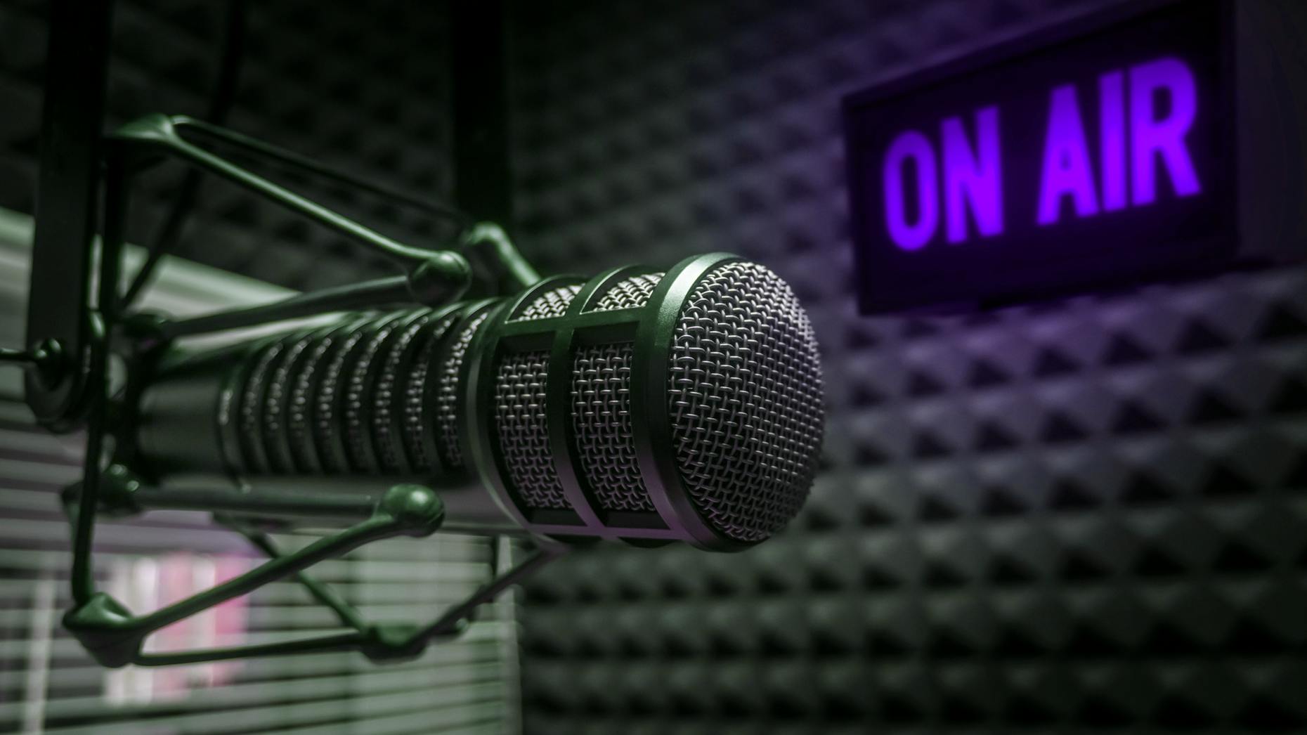 Apple Beefs Up Tools for Paid Podcasters