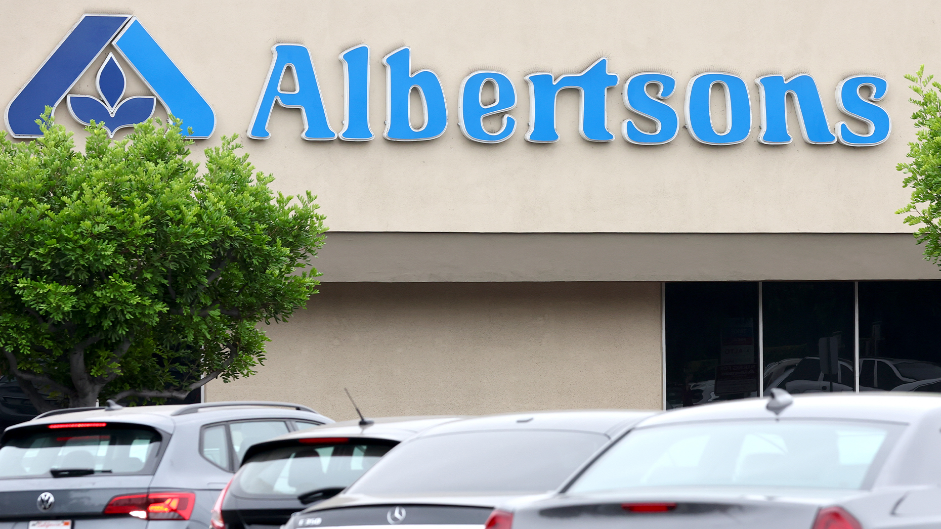 An Albertsons grocery store in L.A. Photo by Getty.