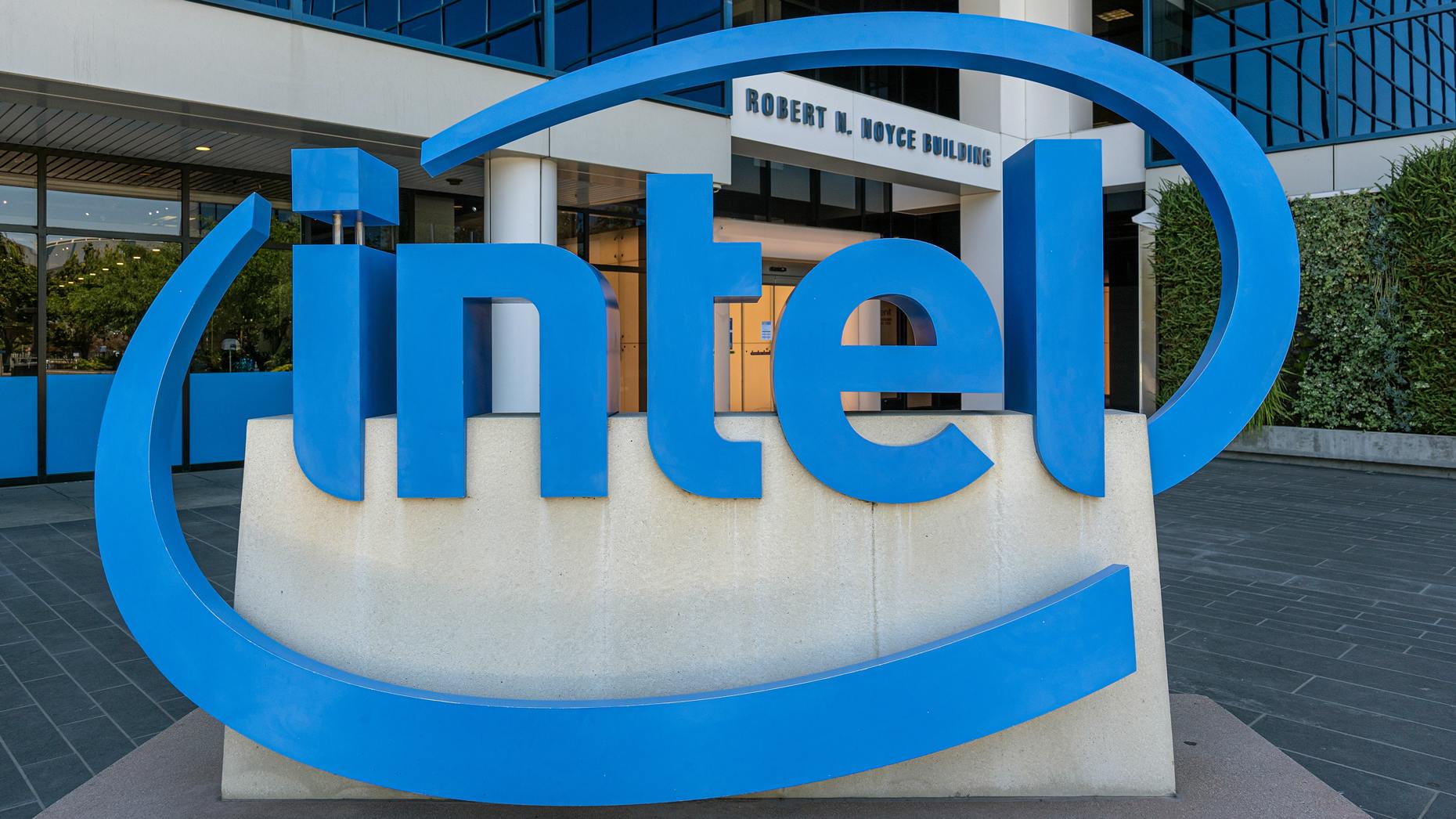 AI Laggard Intel Expands Effort to Help Companies Build ChatGPT-Like Apps