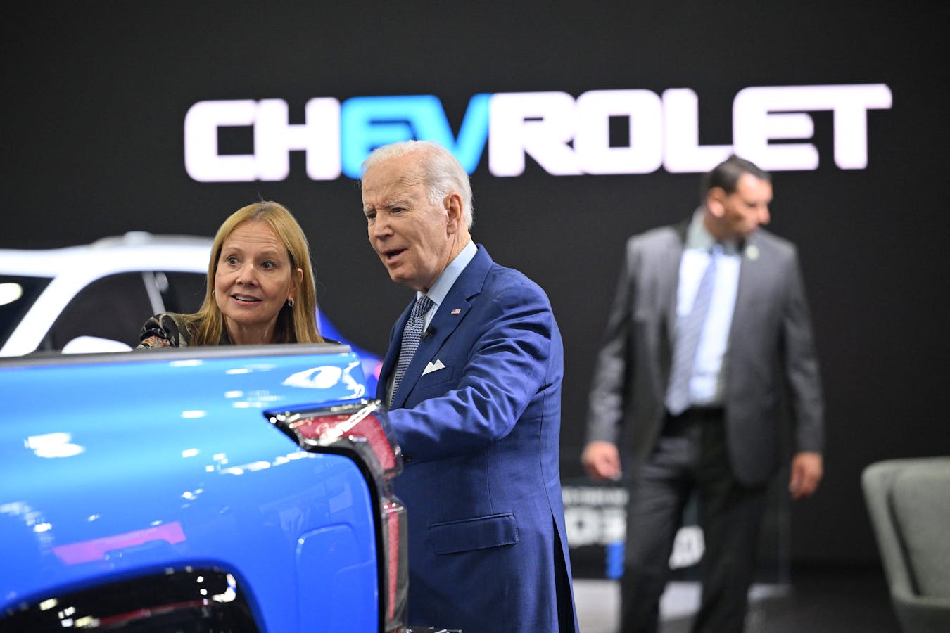 Focus: Big U.S. auto dealers bet billions against the death of the  dealership