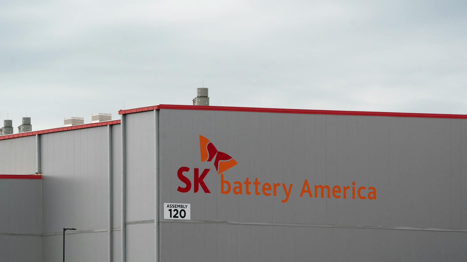 The Electric: A Layoff Surge in EV Batteries