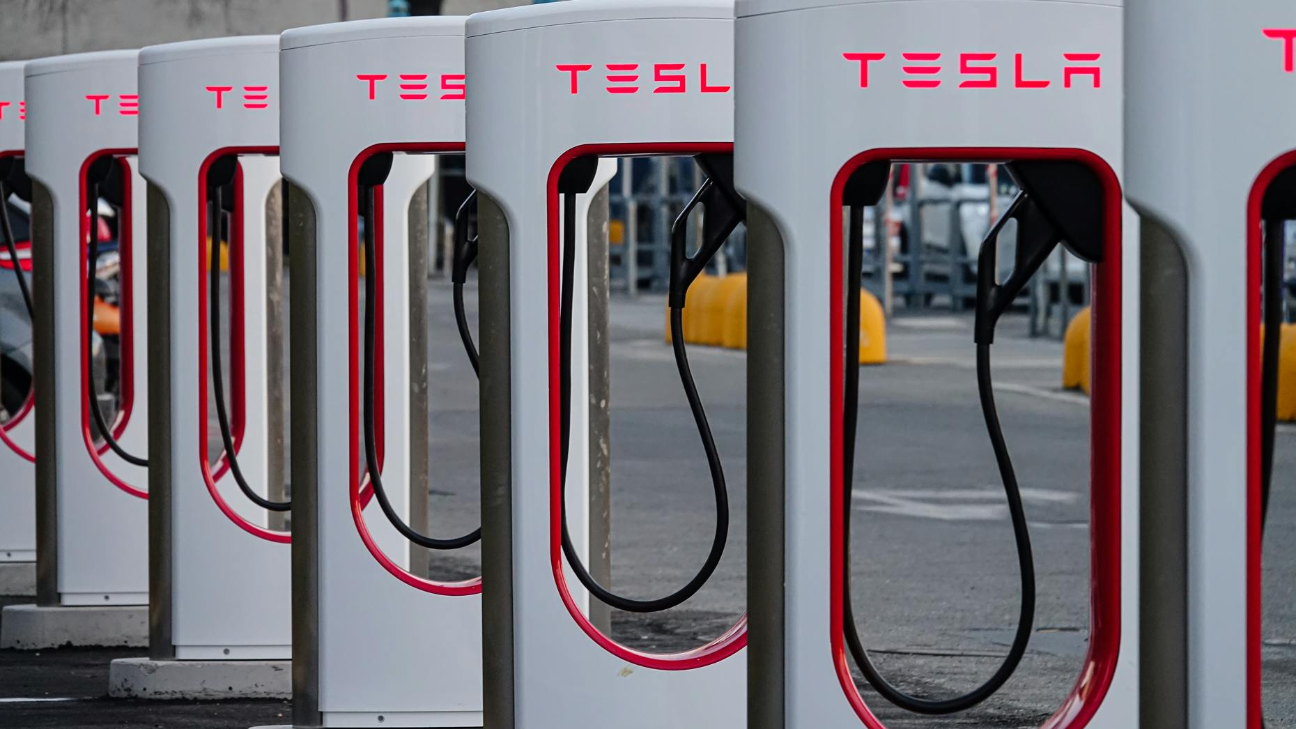 The Electric: Wall Street Analysts Press Musk to Get Back on Script