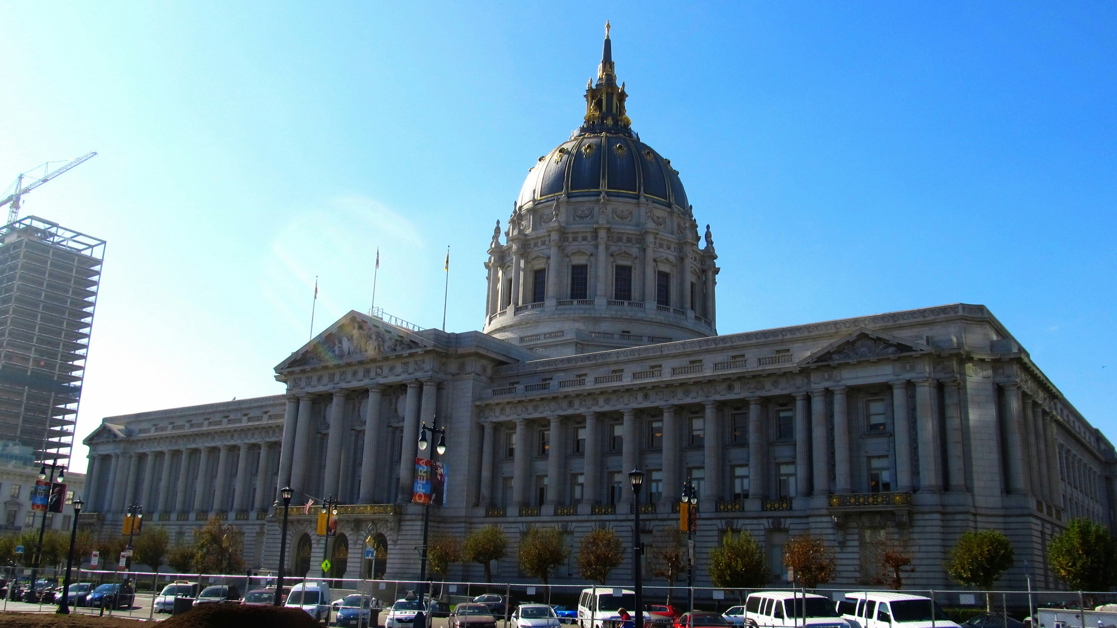 San Francisco City Hall. Photo by Flickr/Ken Lund.