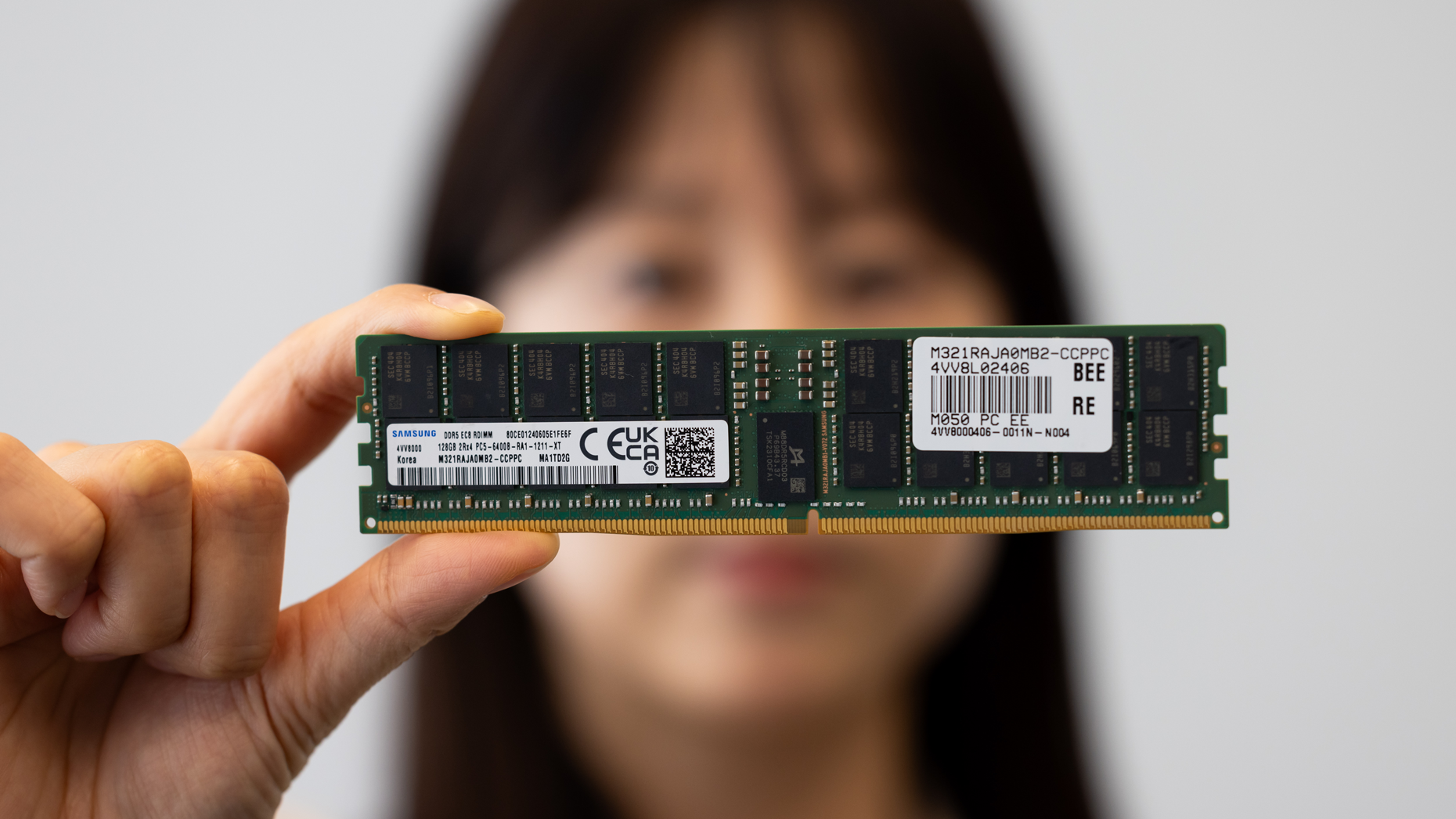 A Samsung 32GB DDR5 128GB RDIMM chip. Photo by Bloomberg via Getty Images.