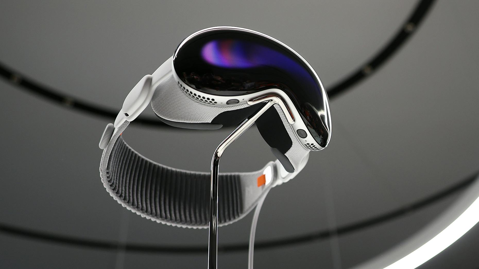 Apple Suspends Work on Next Vision Pro, Focused on Releasing Cheaper ...