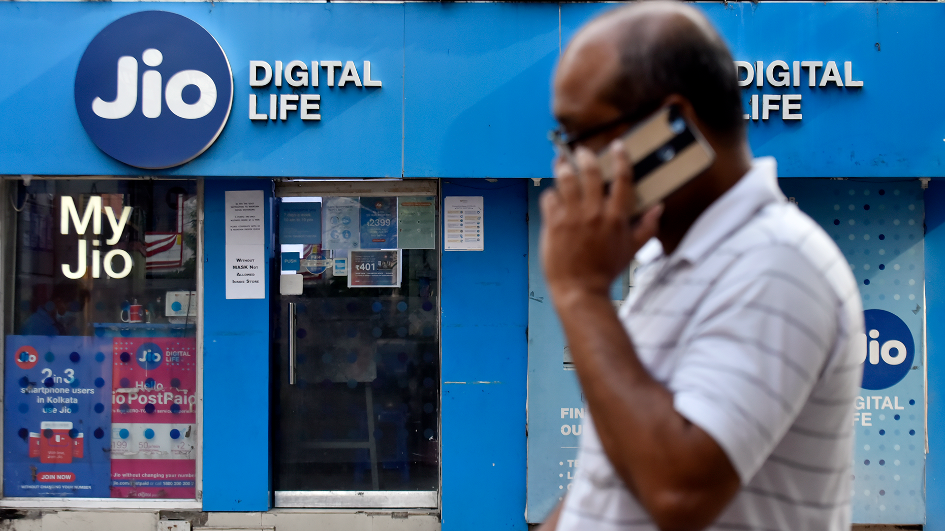 A  Jio store in Kolkata, India. Photo by Getty