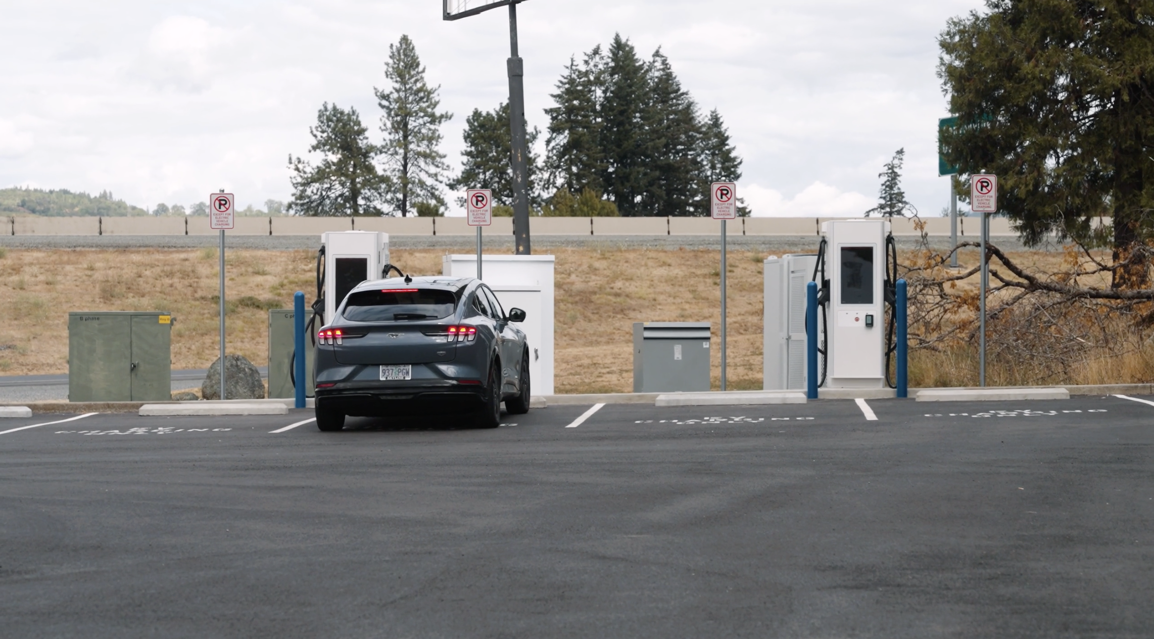 An Electric Era charging station at Seven Feathers Truck & Travel Center in Canyonville, Ore. Photo: Courtesy Electric Era.