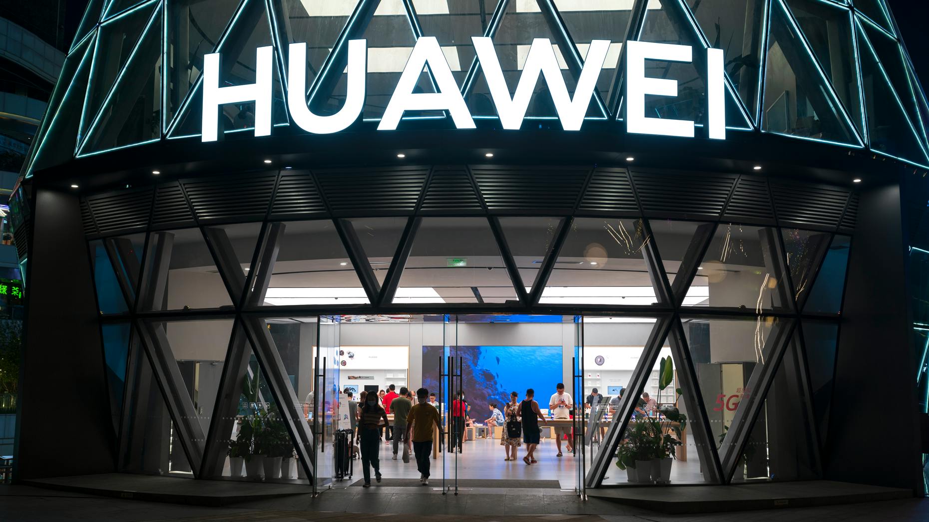 Apple’s China Rival Huawei Faces Production Snag With New Phone
