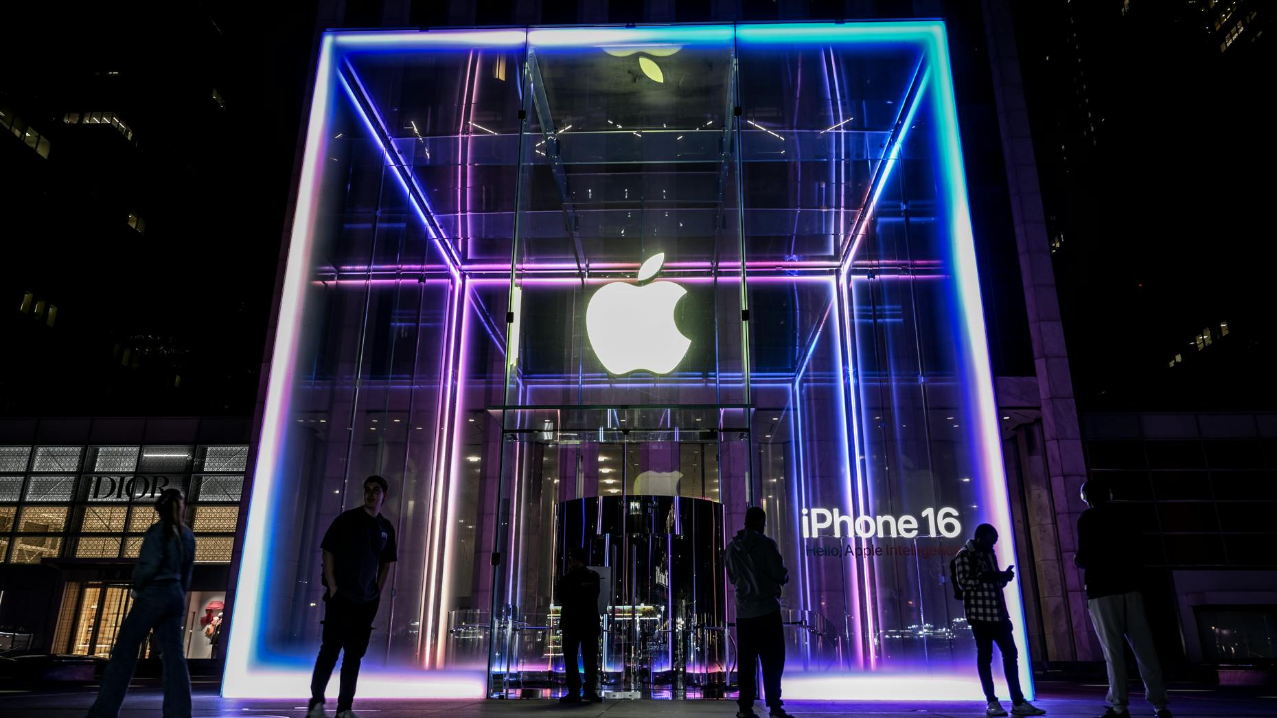 Apple’s Weak Forecast, AWS’ Profit Rockets