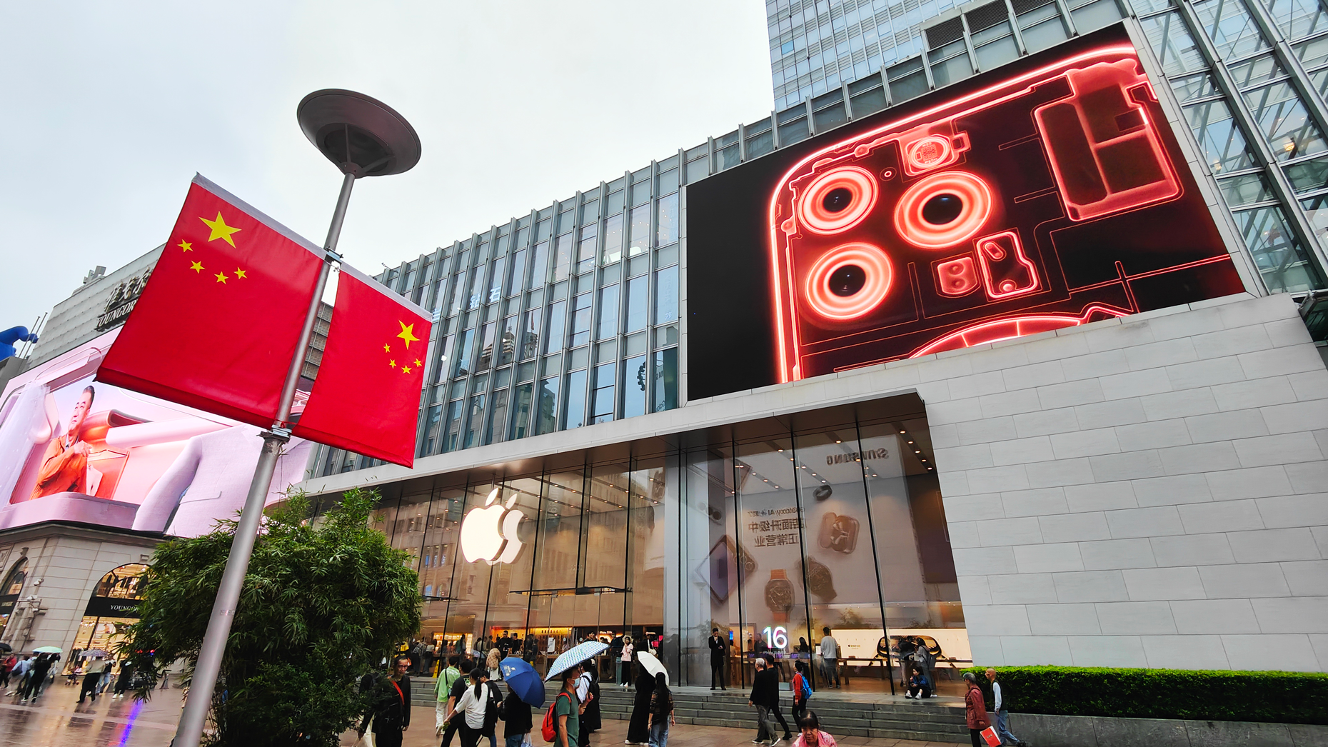 An Apple store in Shanghai. Photo via Getty.