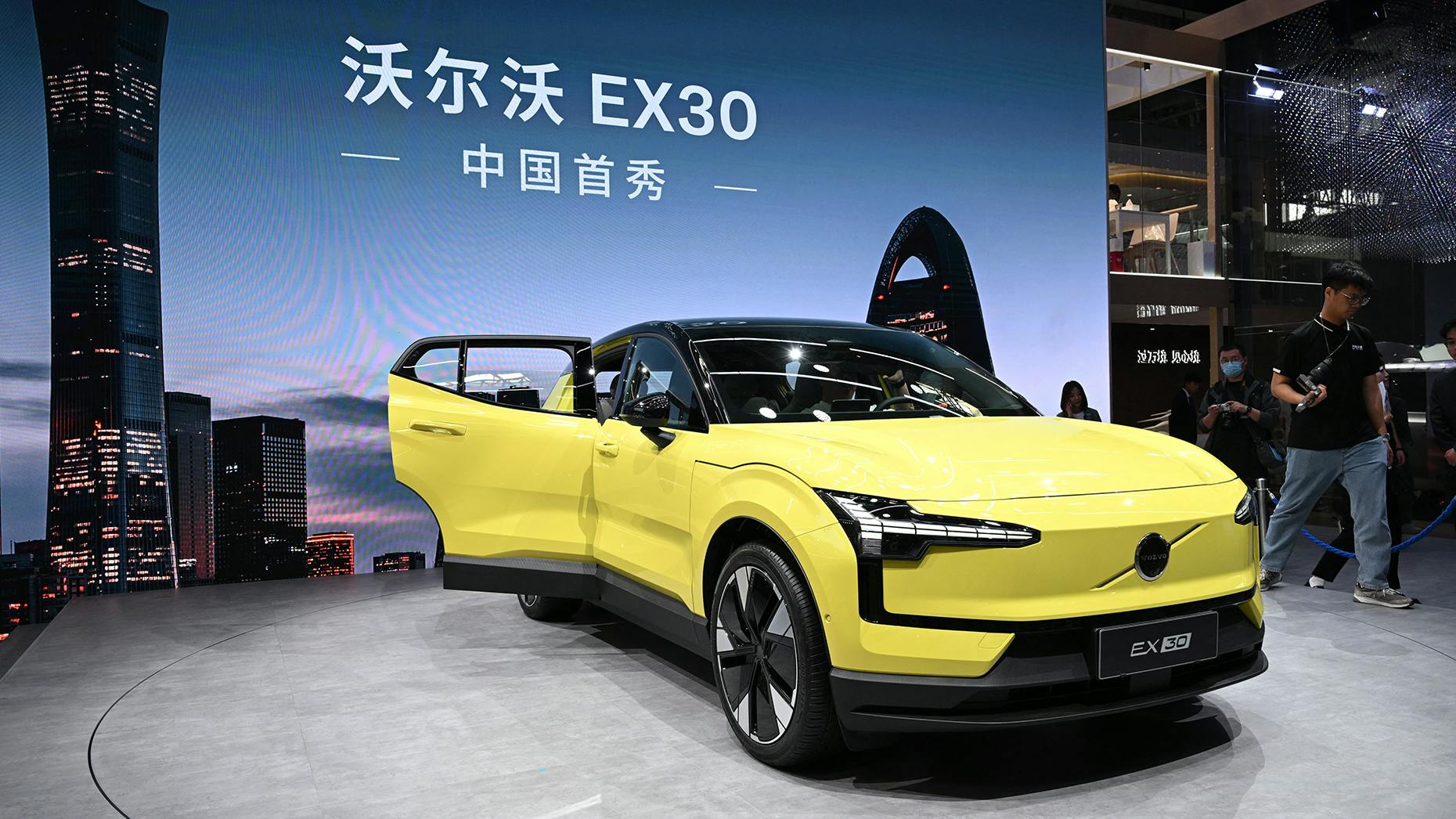 Volvo’s Top U.S. Exec Says Carmaker Will Proceed With New EVs