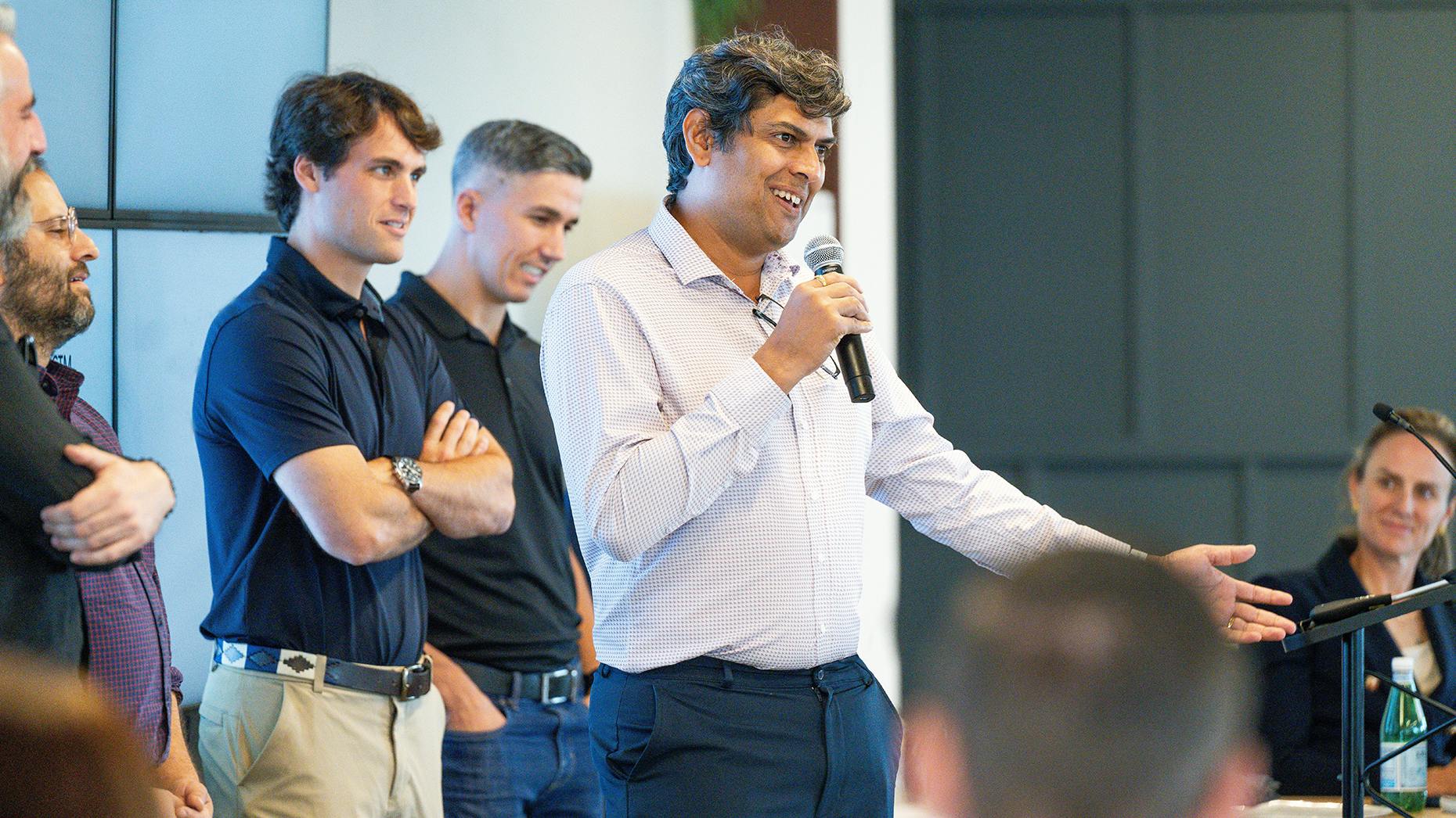 Agents Learn to Haggle Prices with Software Vendors