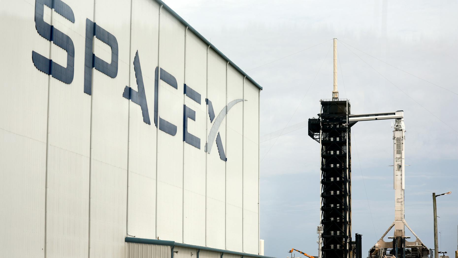 SpaceX Tells Investors It’s Aiming For 2026 IPO