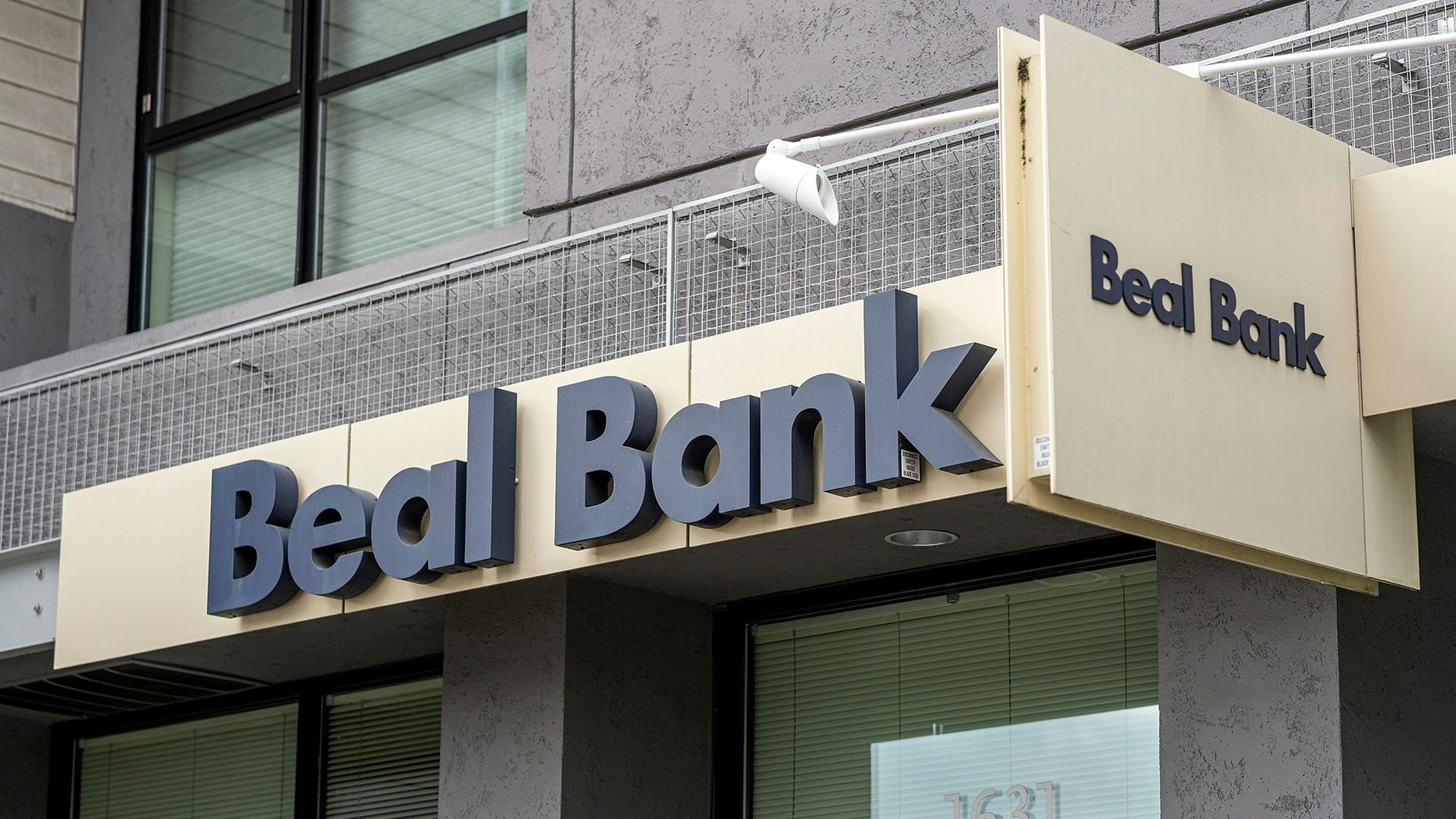 New Crypto Bank to be Unveiled by Billionaire Trump Backer Andy Beal