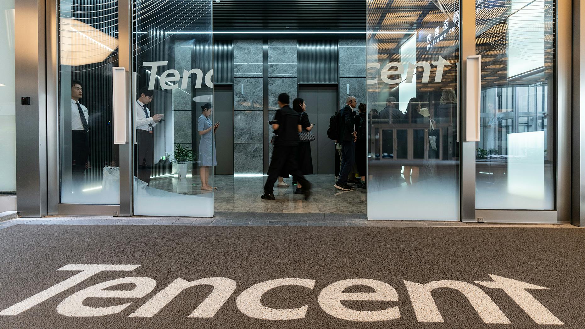 Tencent Poaches ByteDance Researchers as China AI Race Heats Up
