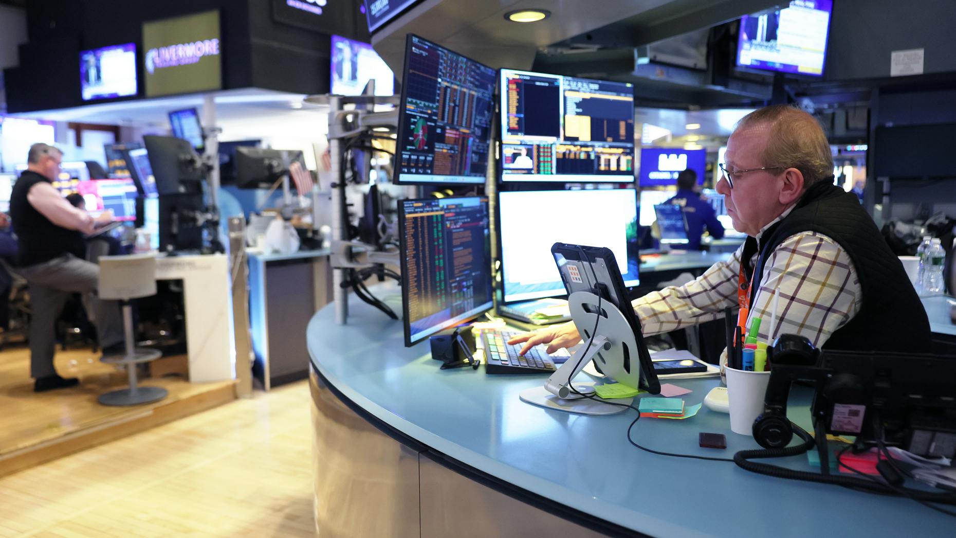 Tech Stocks’ Bleak Day; Cerebras Gets Good News