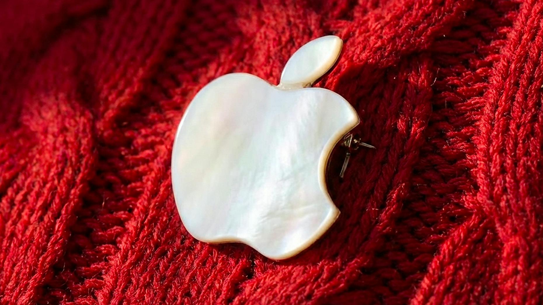 Apple Developing AI Wearable Pin