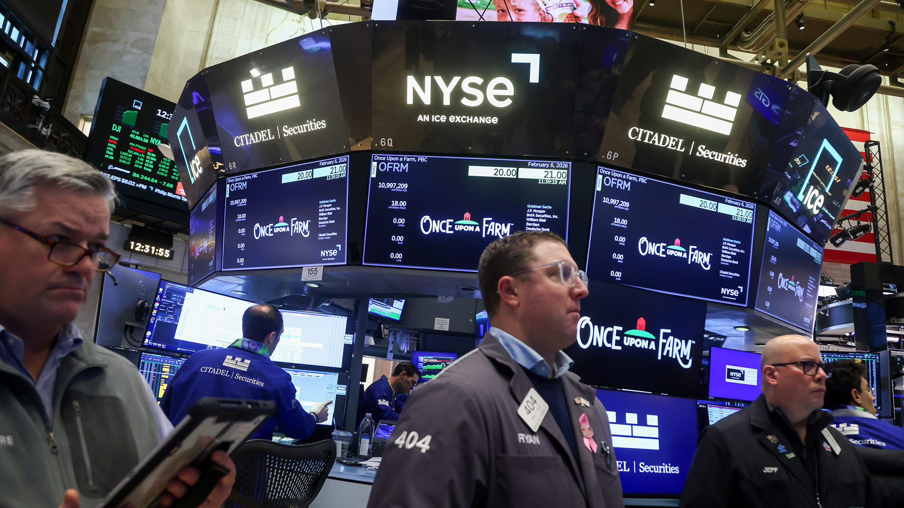 Wall Street traders last week. Photo by Michael Nagle/Getty Images