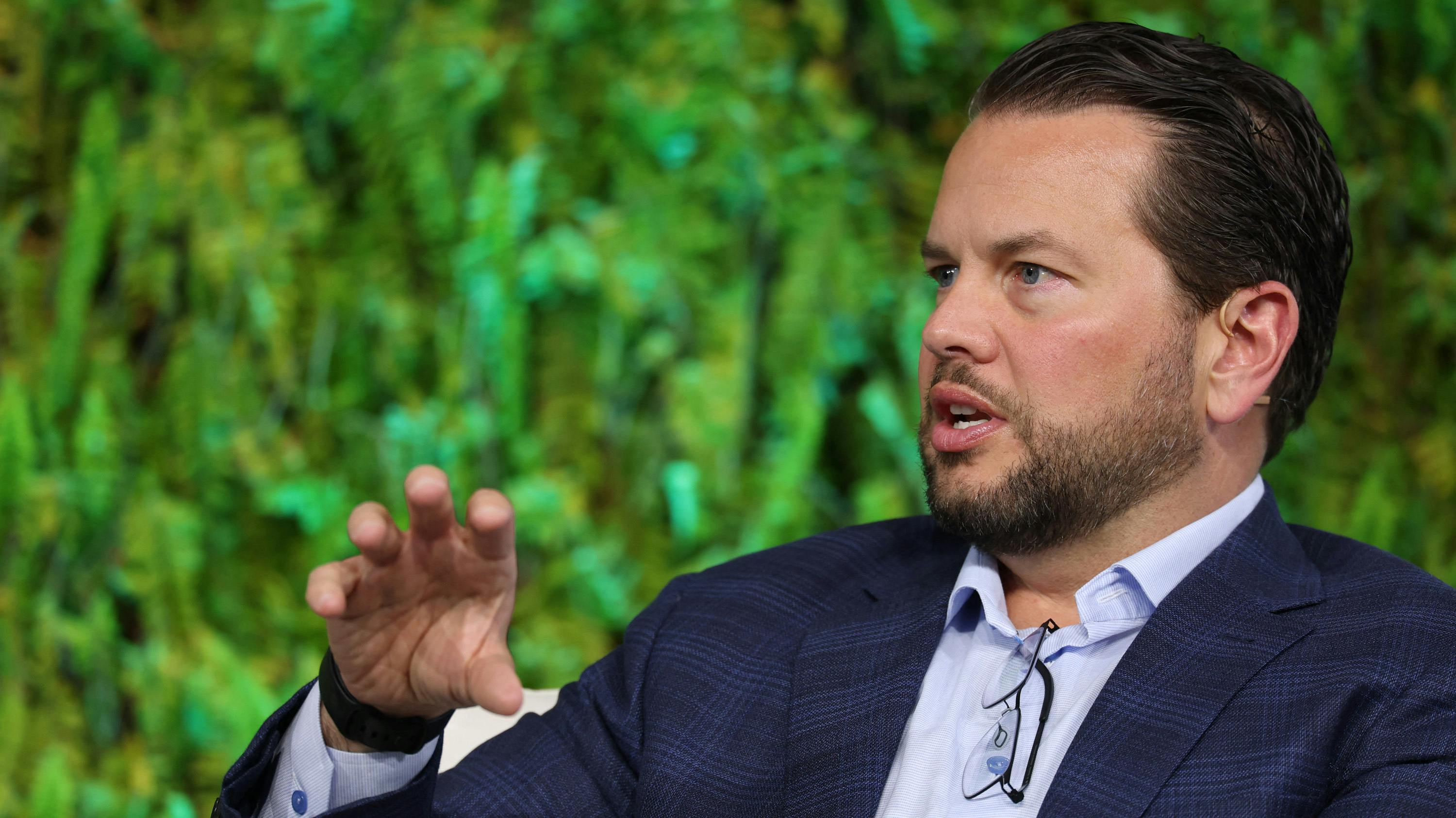 AI Is Magnifying Google and Meta’s Edge in Ads