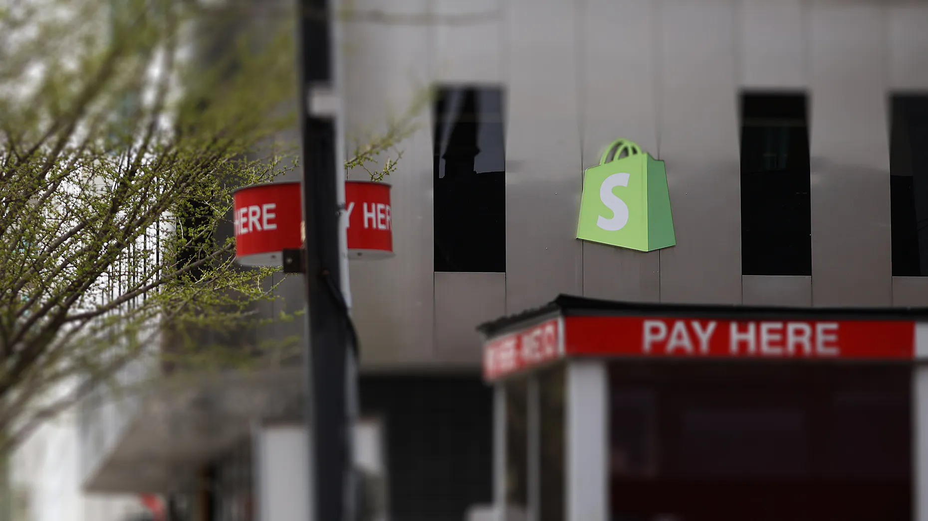 Shopify Seeks Licenses to Push Deeper Into Fintech