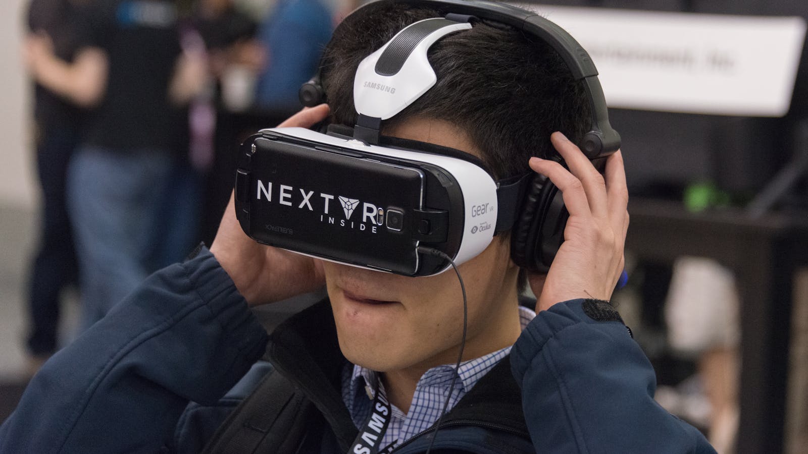 An attendee at a convention trying out NextVR software on a Gear VR headset. Photo by Flickr/eVRydayVR.