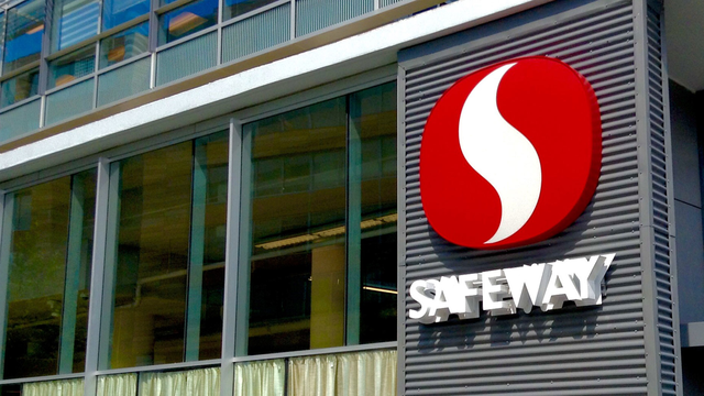 Pressure on meal-kit companies has increased the odds of partnerships with big grocers such as Safeway. Photo by Flickr/Mike Mozart.
