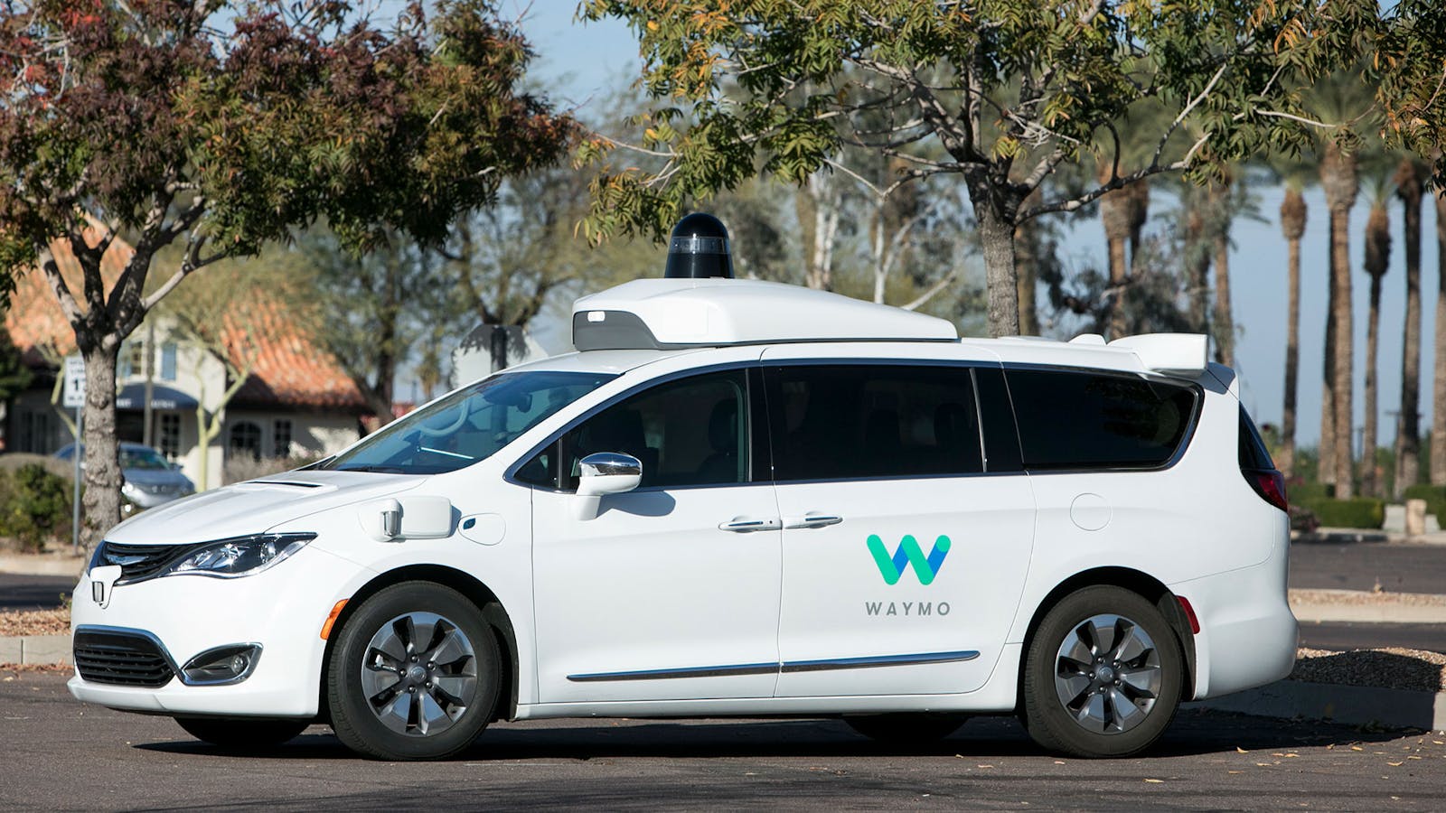 A Chrysler Pacifica hybrid outfitted with Waymo's self-driving technology, in Tempe, Arizona. Photo by AP