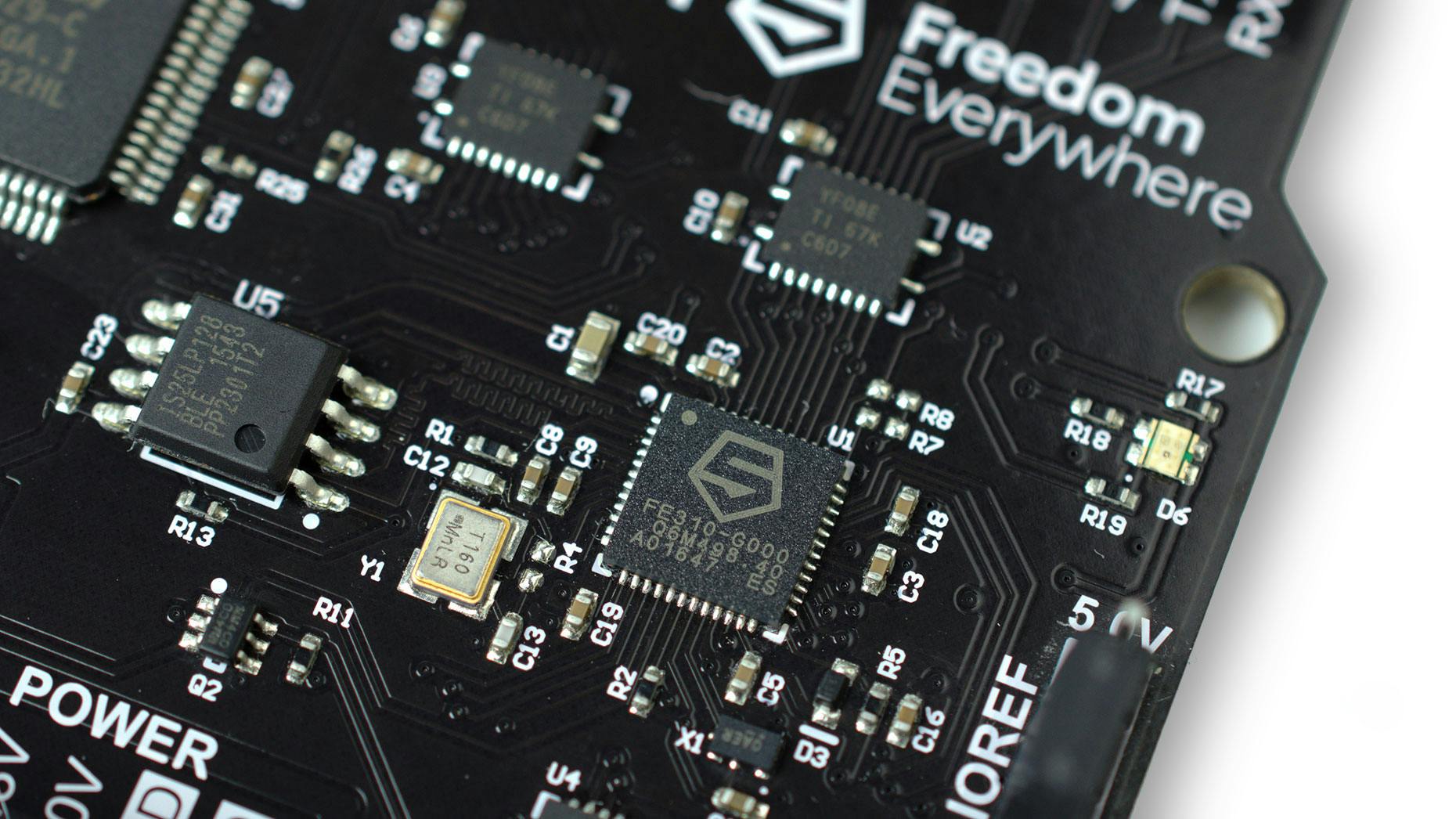 Google, Tesla Get Behind Challenge to Arm Chip Design