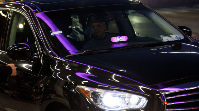 A Lyft car at Los Angeles airport. Photo by Bloomberg.