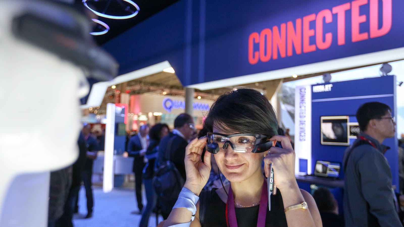 An attendee at Mobile World Congress in 2016 tries on a pair of Recon's smart spectacles. Photo: Bloomberg