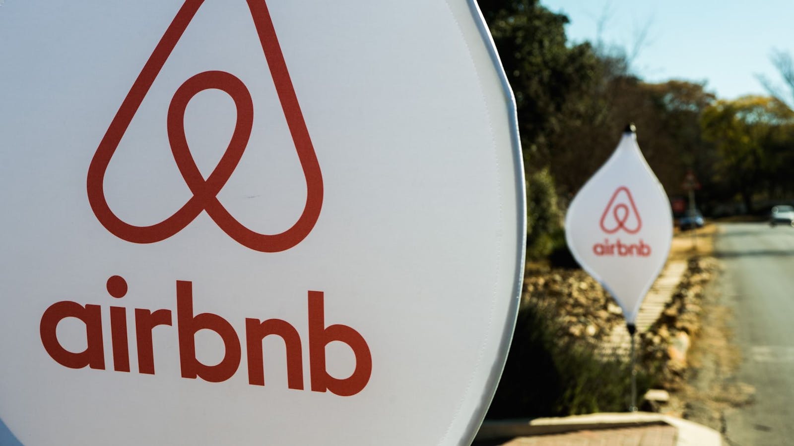 Airbnb is one of numerous private companies facing expiring employee  stock option grants. Photo: Bloomberg