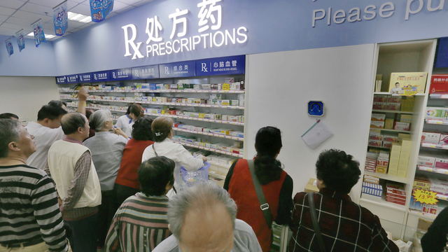 Customers picking up prescriptions at a pharmacy in Yichang, central China's Hubei province, in 2014. Photo by AP