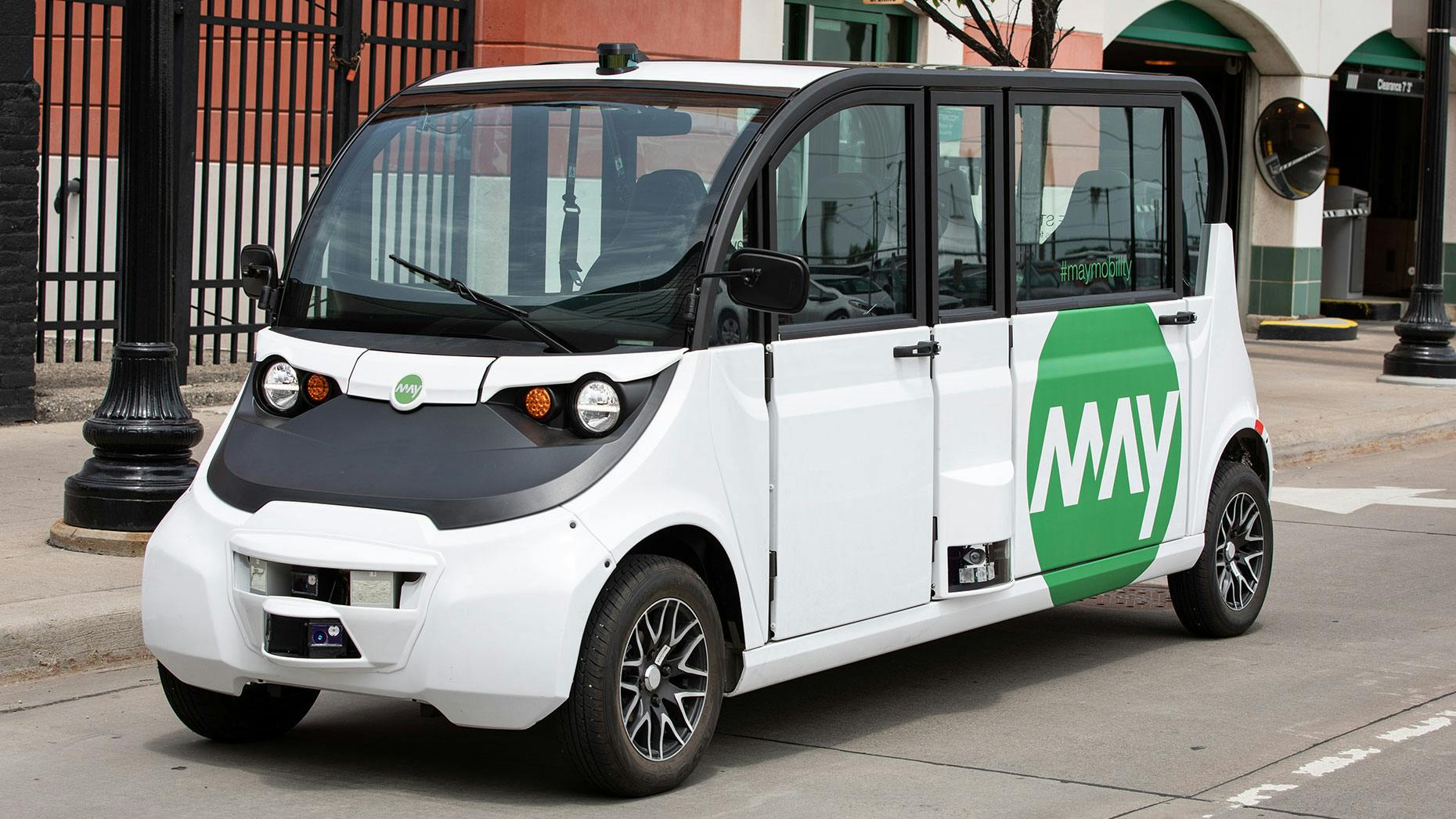 Self-Driving Shuttles Advance in Cities, Raising Jobs Concerns 