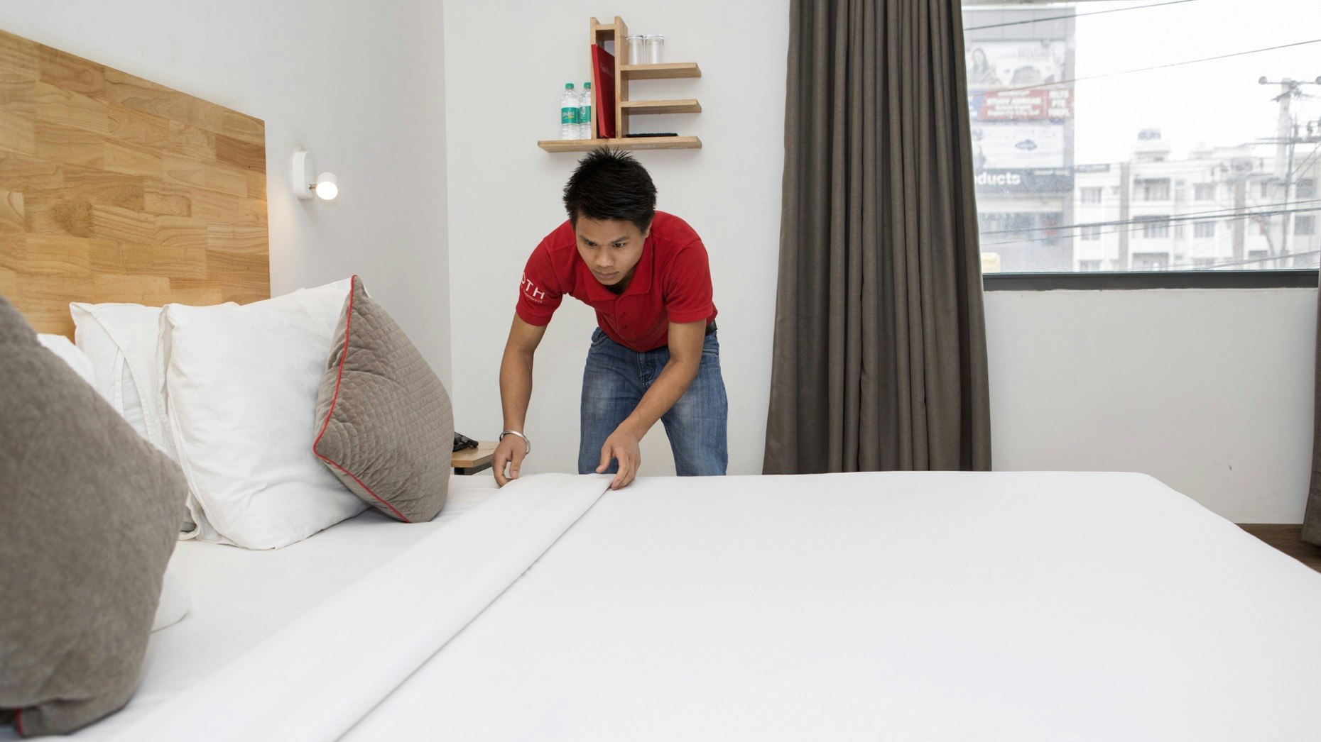 An employee makes a bed at an Oyo-branded property in Bangalore, India. Photo: Bloomberg