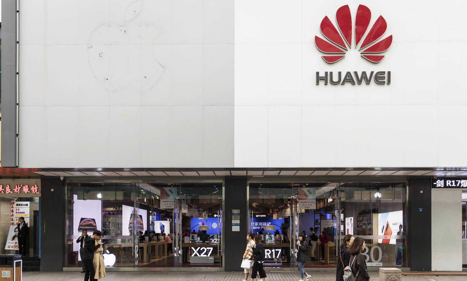 A Huawei store. Photo by Bloomberg.