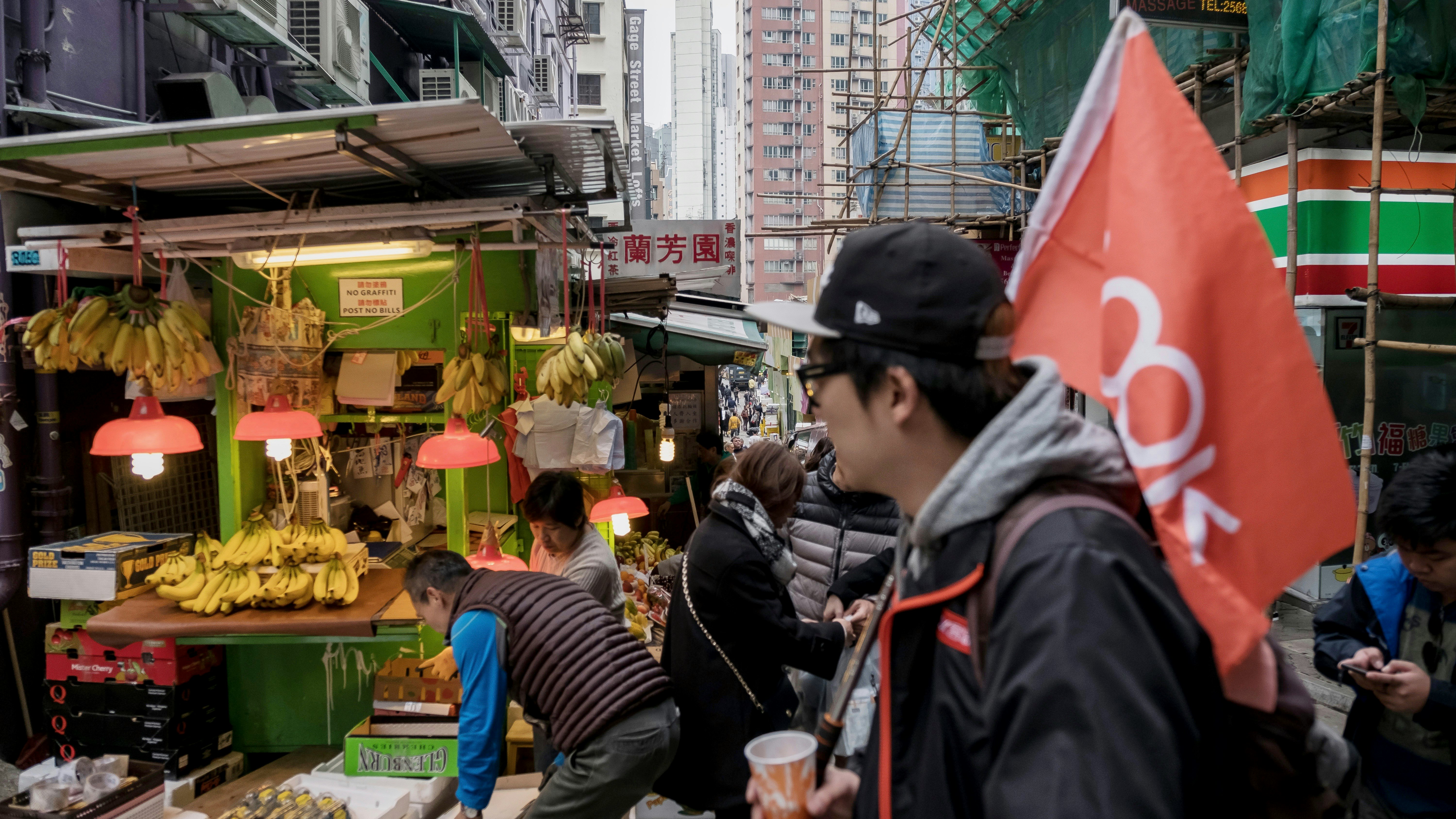 A Klook tour guide on a Klook-hosted walking tour in Hong Kong last year. Photo by Bloomberg