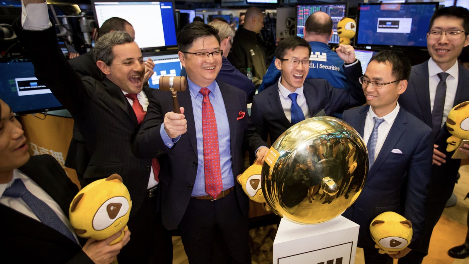 YY CEO Li Xueling, holding the hammer,  at the New York Stock Exchange last year when YY's subsidiary Huya went public. Photo by Bloomberg