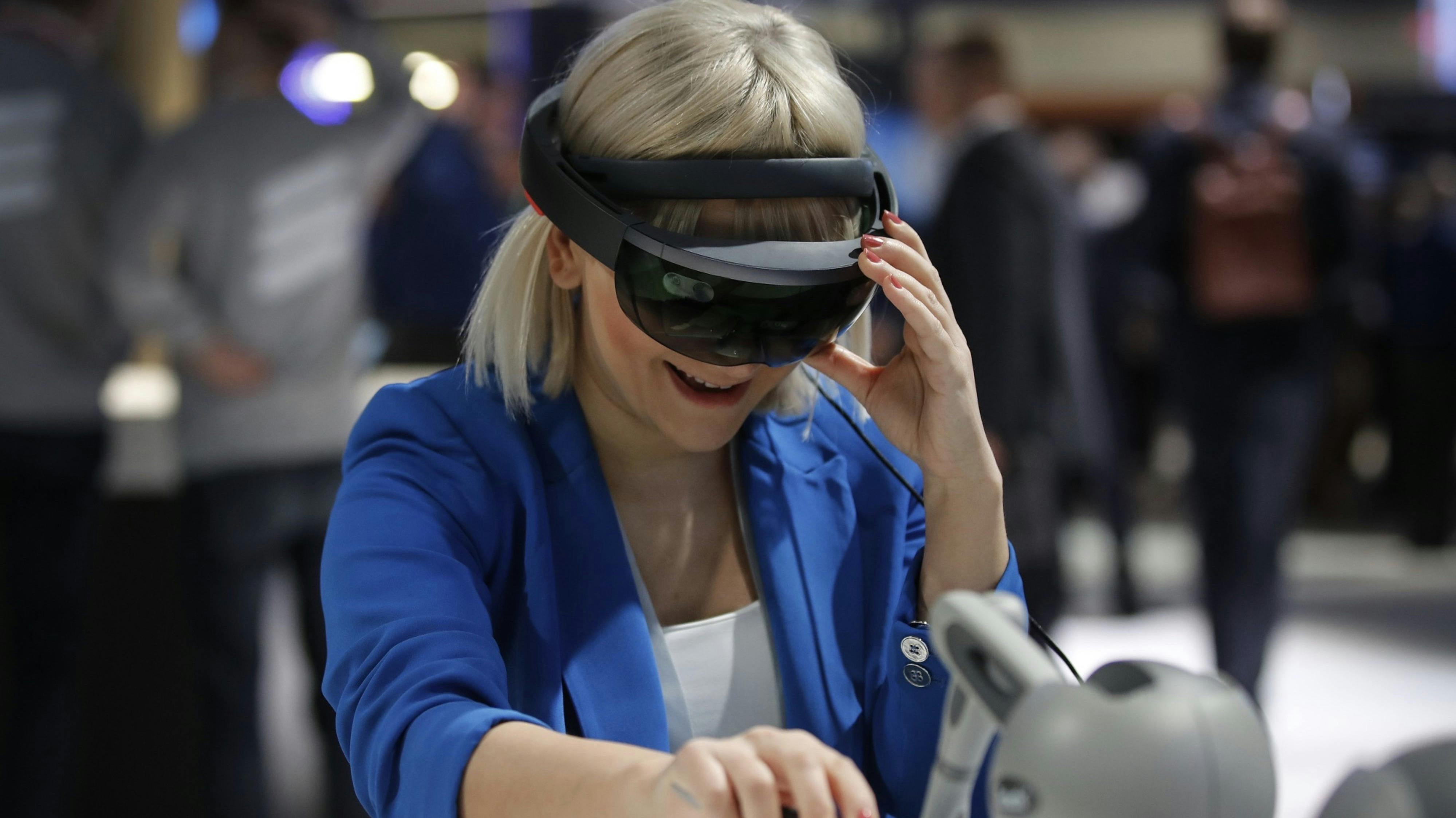 As Apple Plans Come Into Focus, Big Challenges Remain for AR