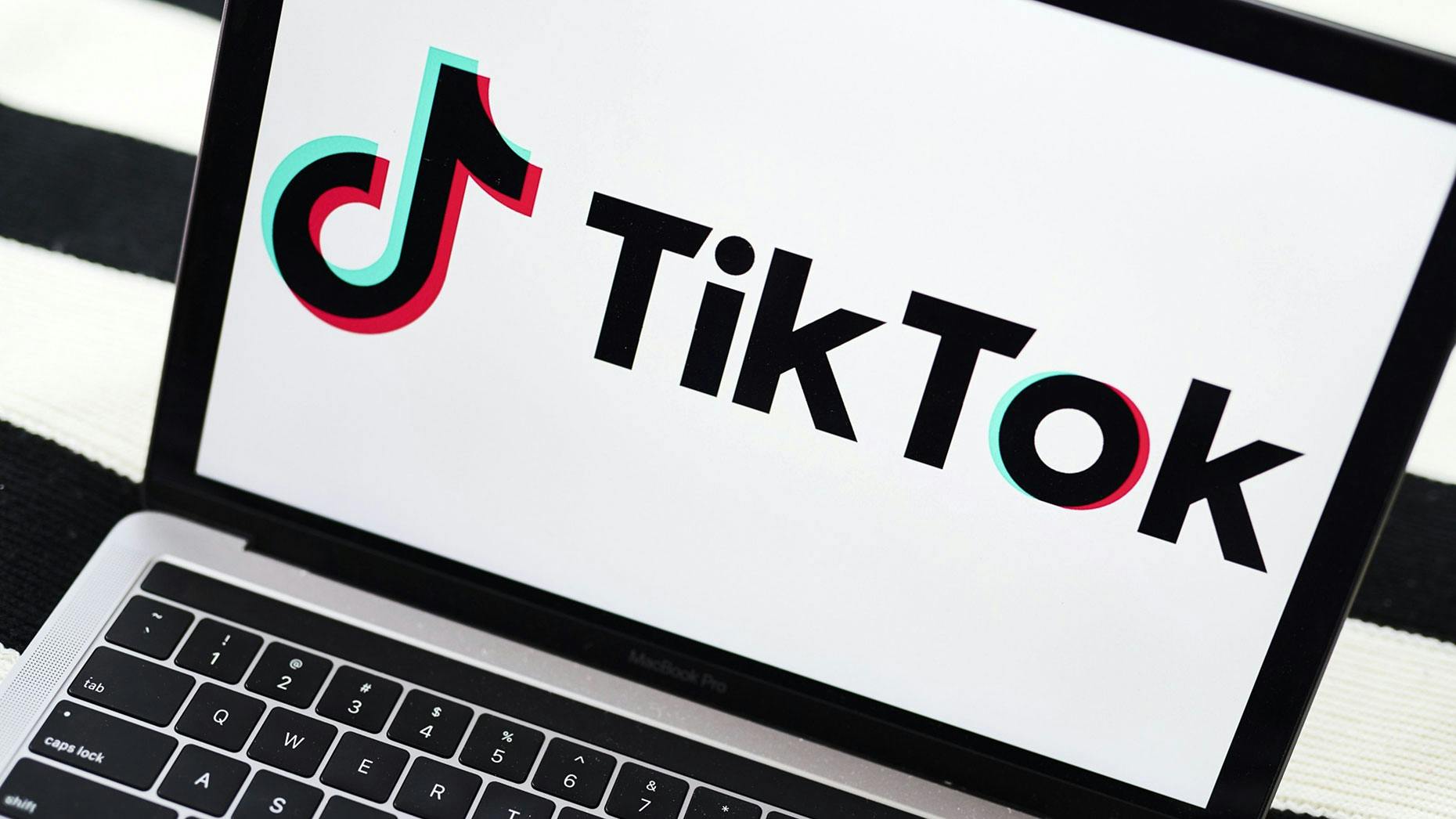 Trump Threat of Ban Puts TikTok-Microsoft Talks on Hold