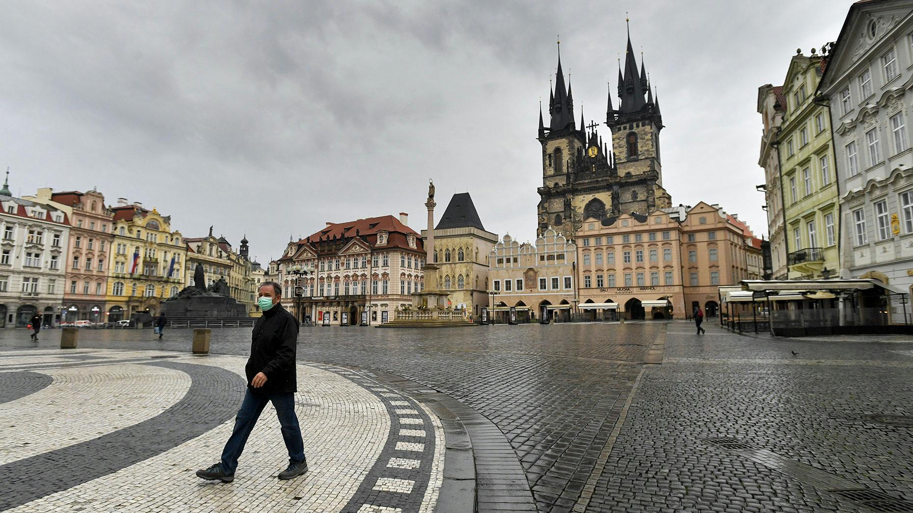 Slump in City Travel Raises Risk Airbnb Hosts Will Look Elsewhere