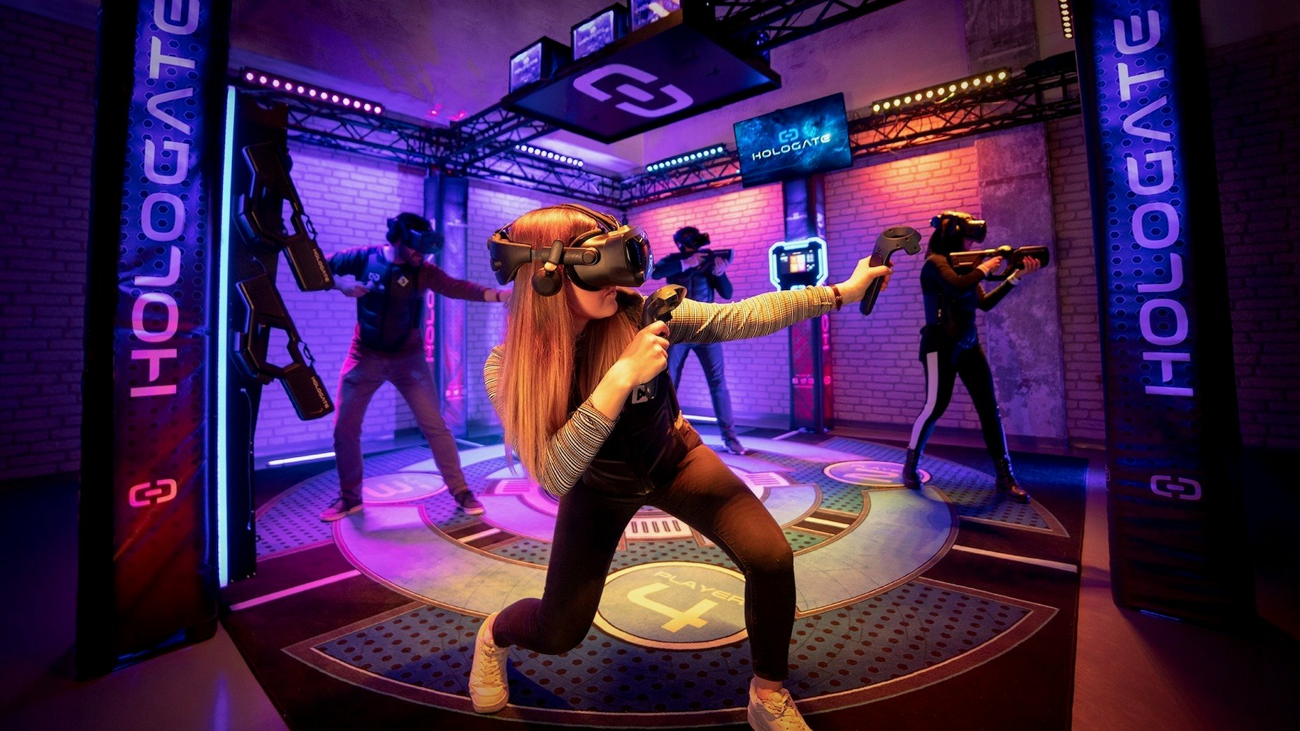 A marketing image from Hologate.