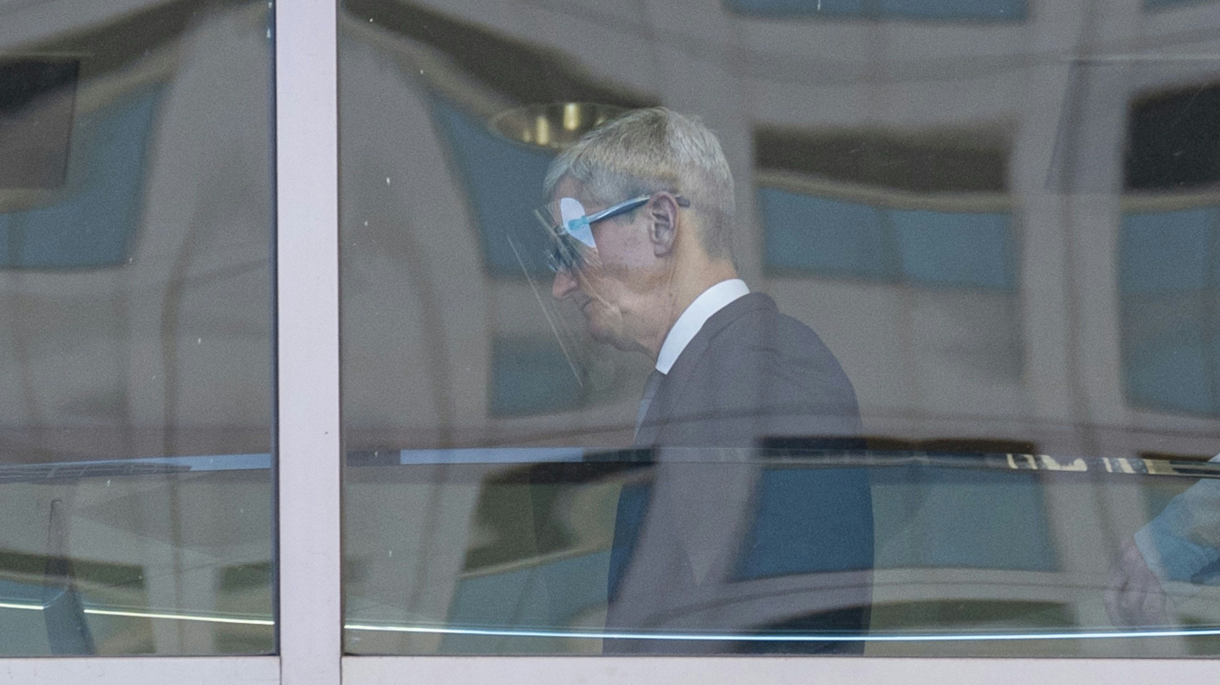 Apple CEO Tim Cook at an Oakland courthouse on May 21 during the final stage of an antitrust trial. Photo by Bloomberg.